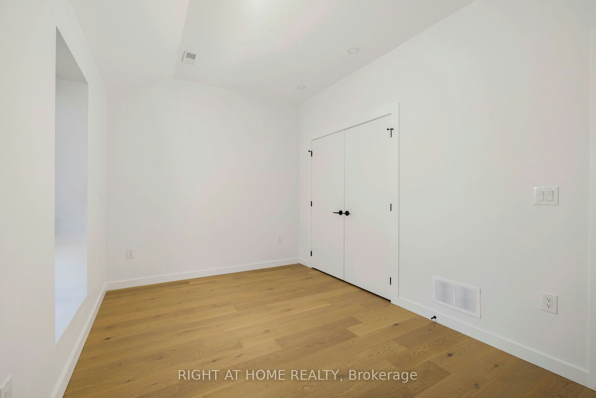 Upper-86 Lansdowne Avenue, Toronto, ON, M6K 2V9 - 16