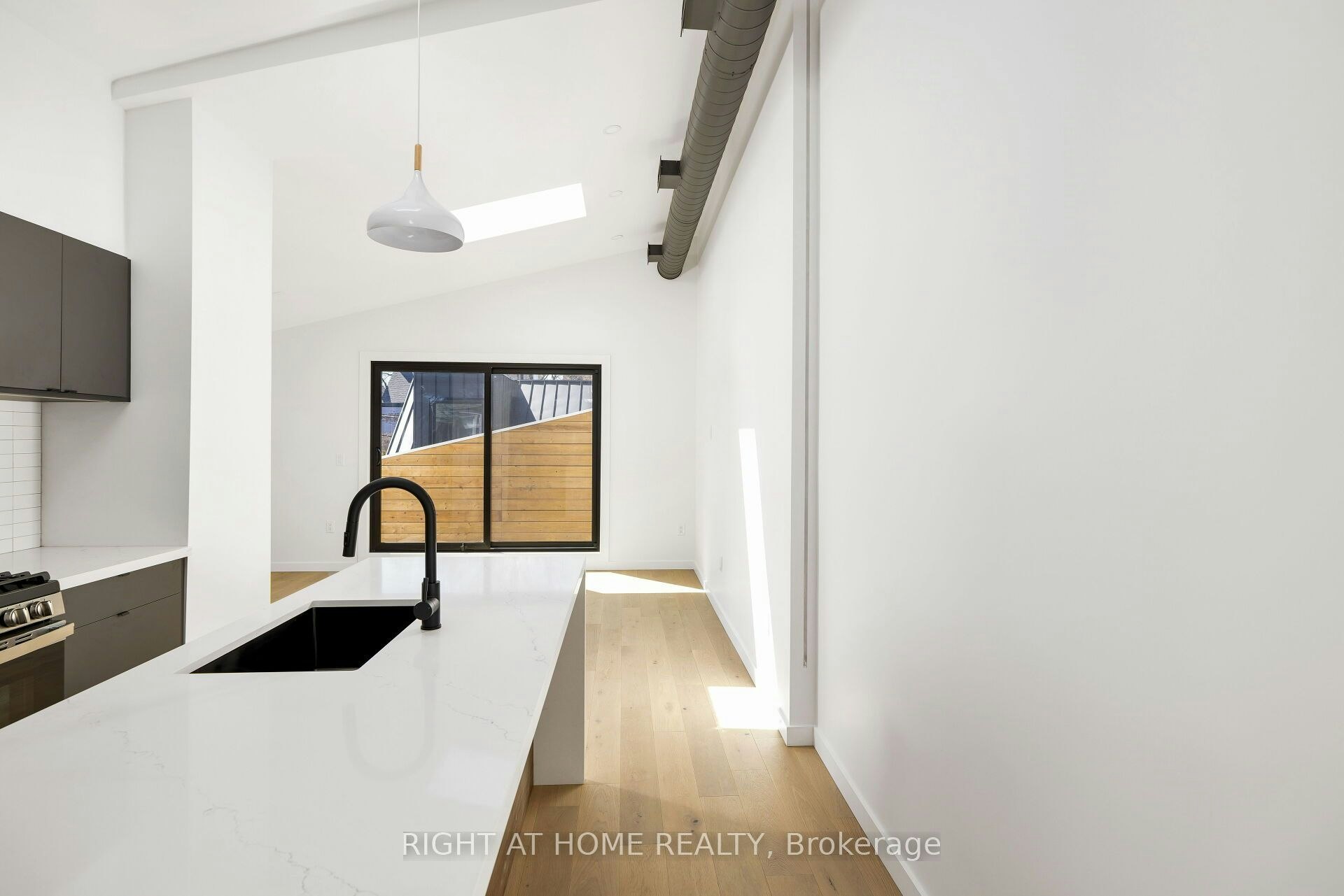 Upper-86 Lansdowne Avenue, Toronto, ON, M6K 2V9 - 6