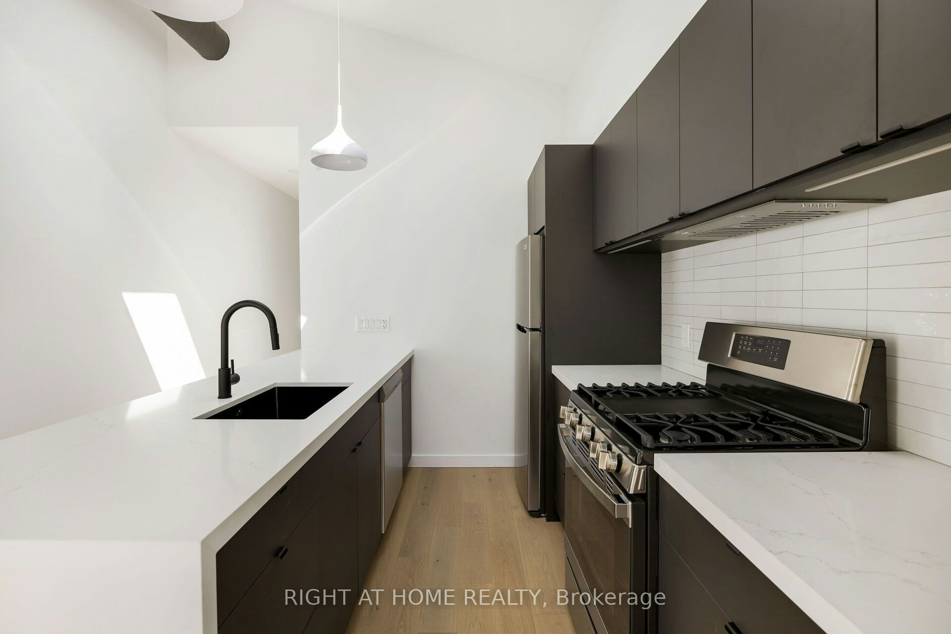 Upper-86 Lansdowne Avenue, Toronto, ON, M6K 2V9 - 9