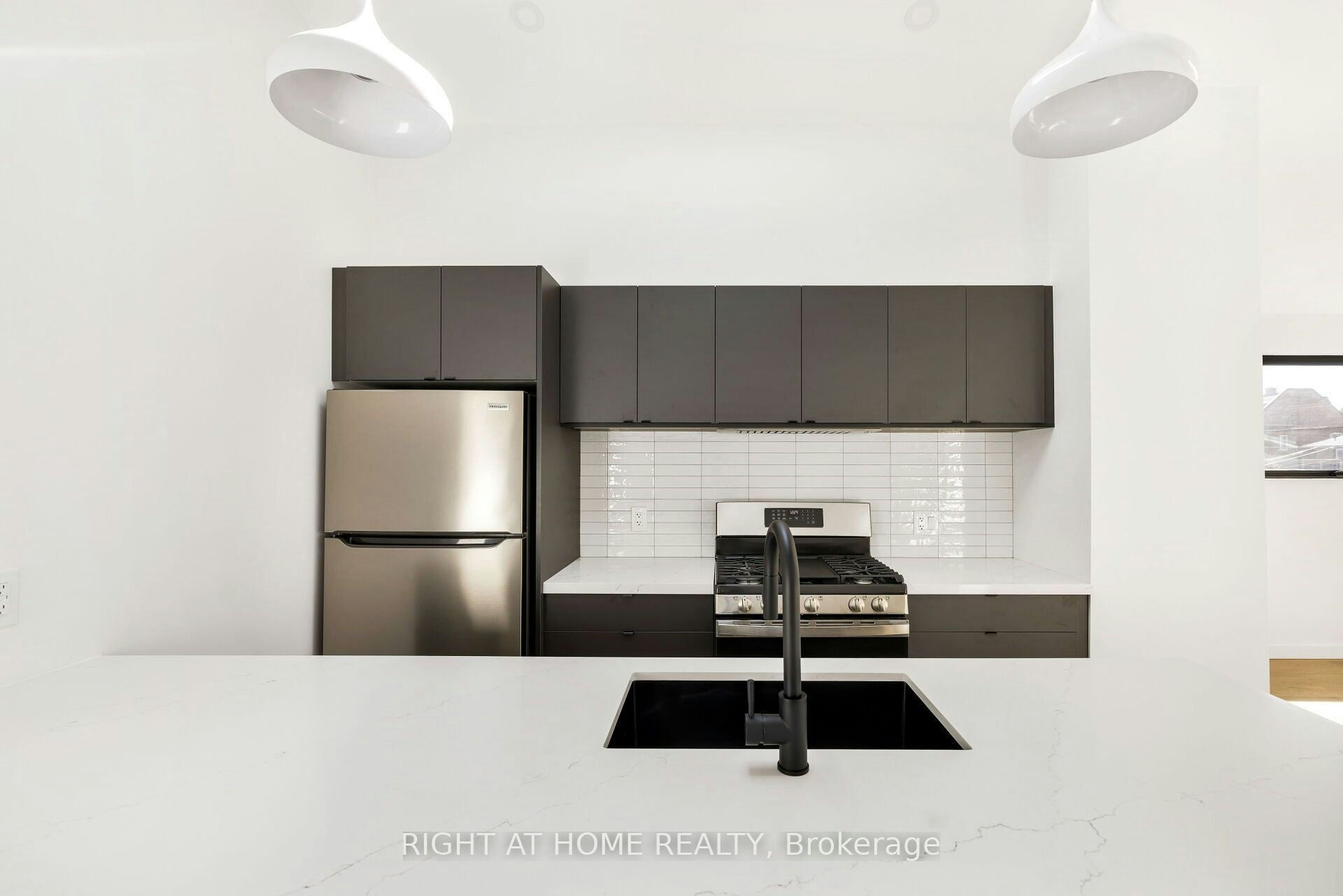 Upper-86 Lansdowne Avenue, Toronto, ON, M6K 2V9 - 8