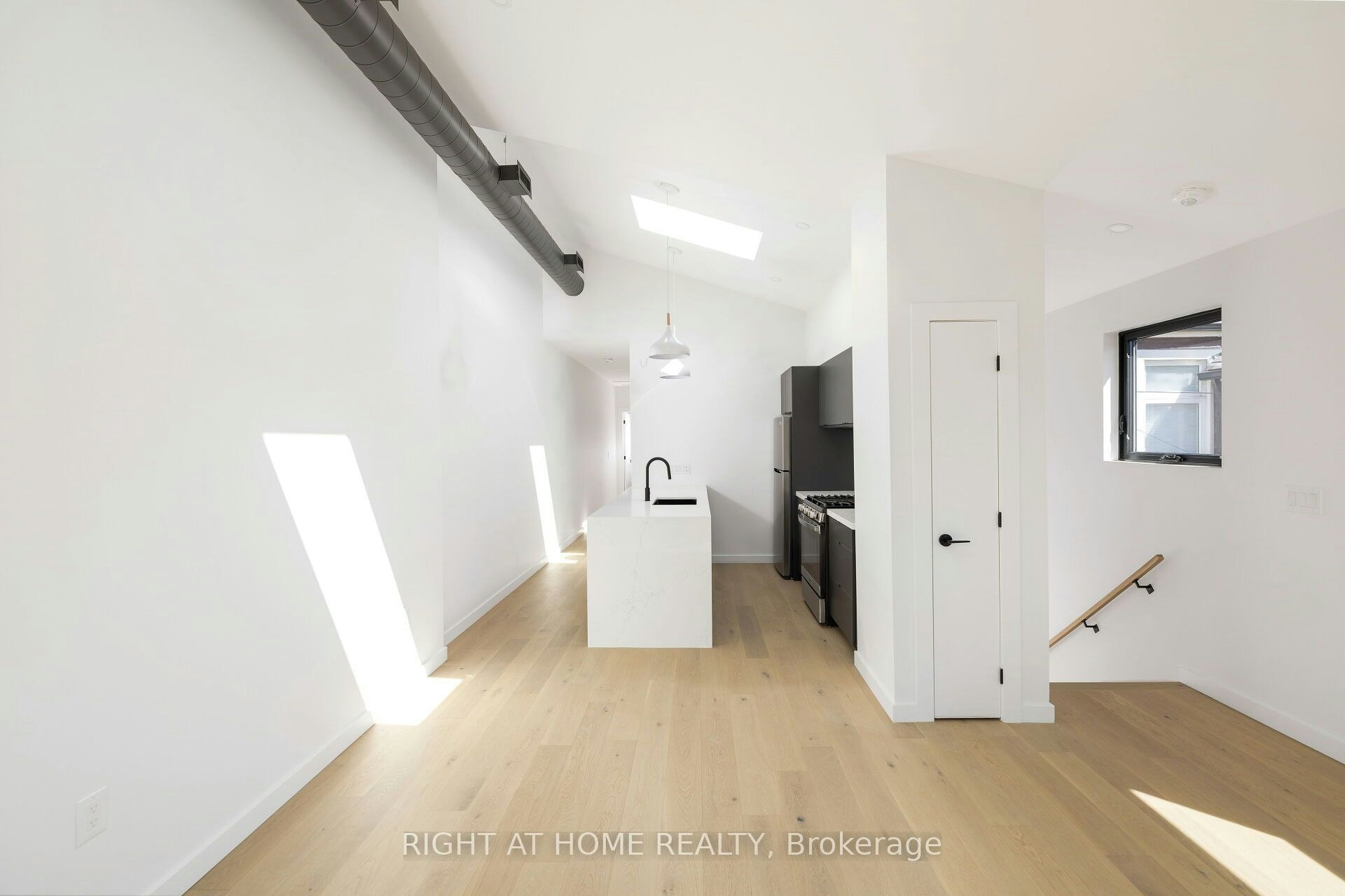 Upper-86 Lansdowne Avenue, Toronto, ON, M6K 2V9 - 5