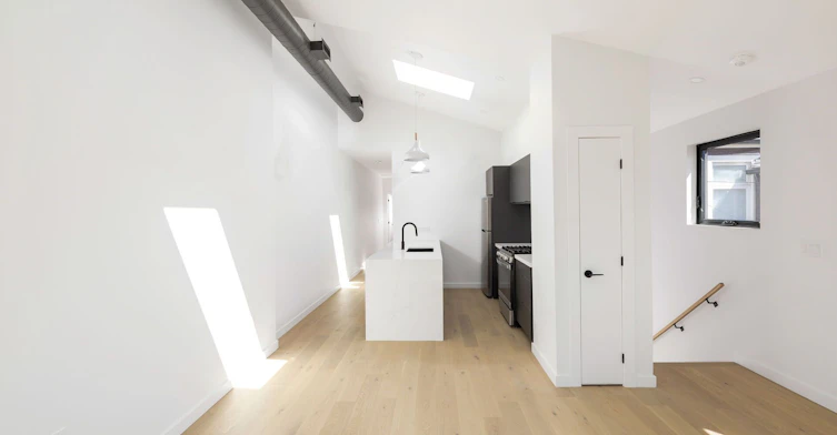Upper-86 Lansdowne Avenue, Toronto, ON, M6K 2V9 - 5