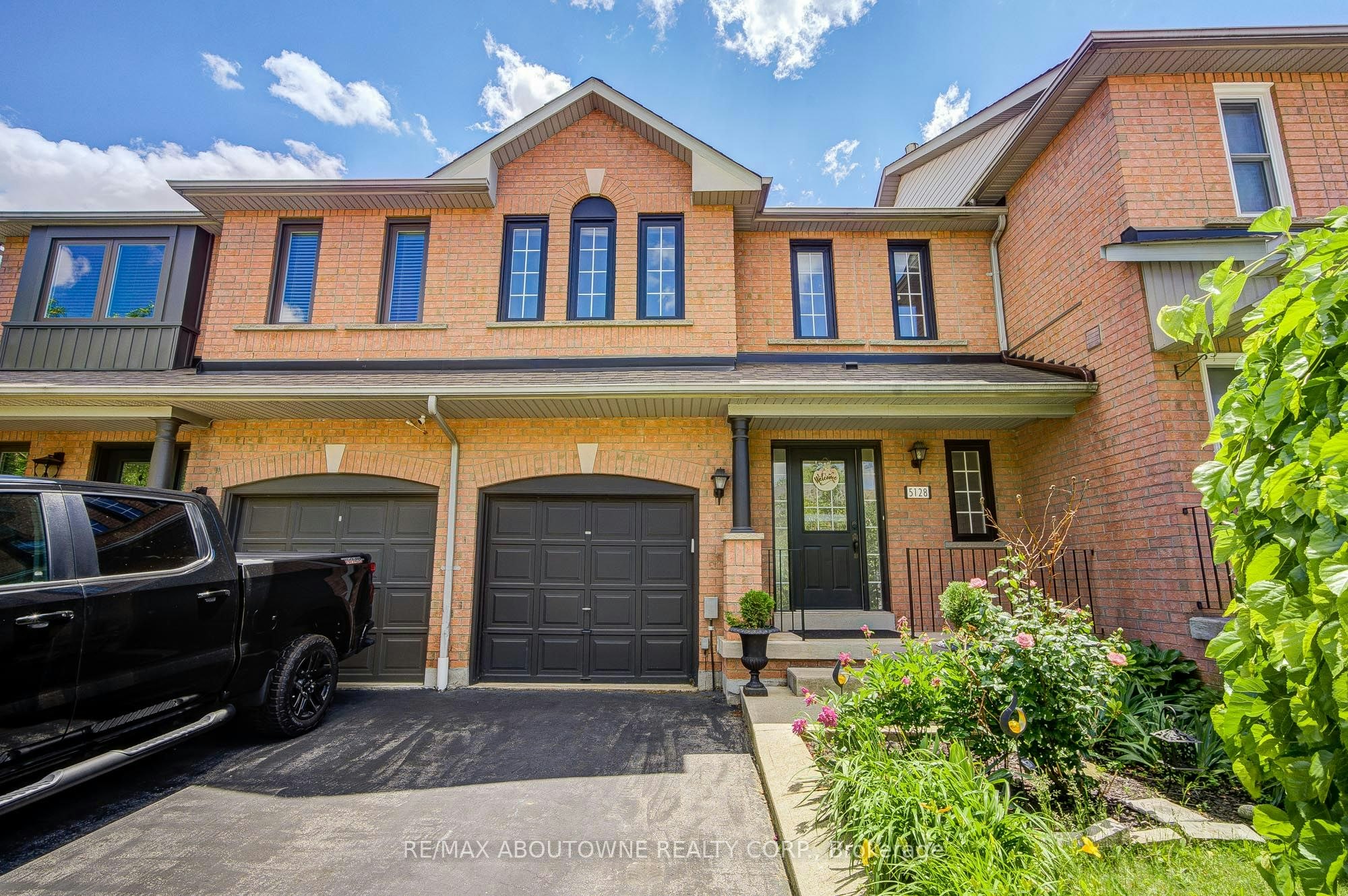 5128 Falconcrest Drive, Burlington, ON, L7L 6K4