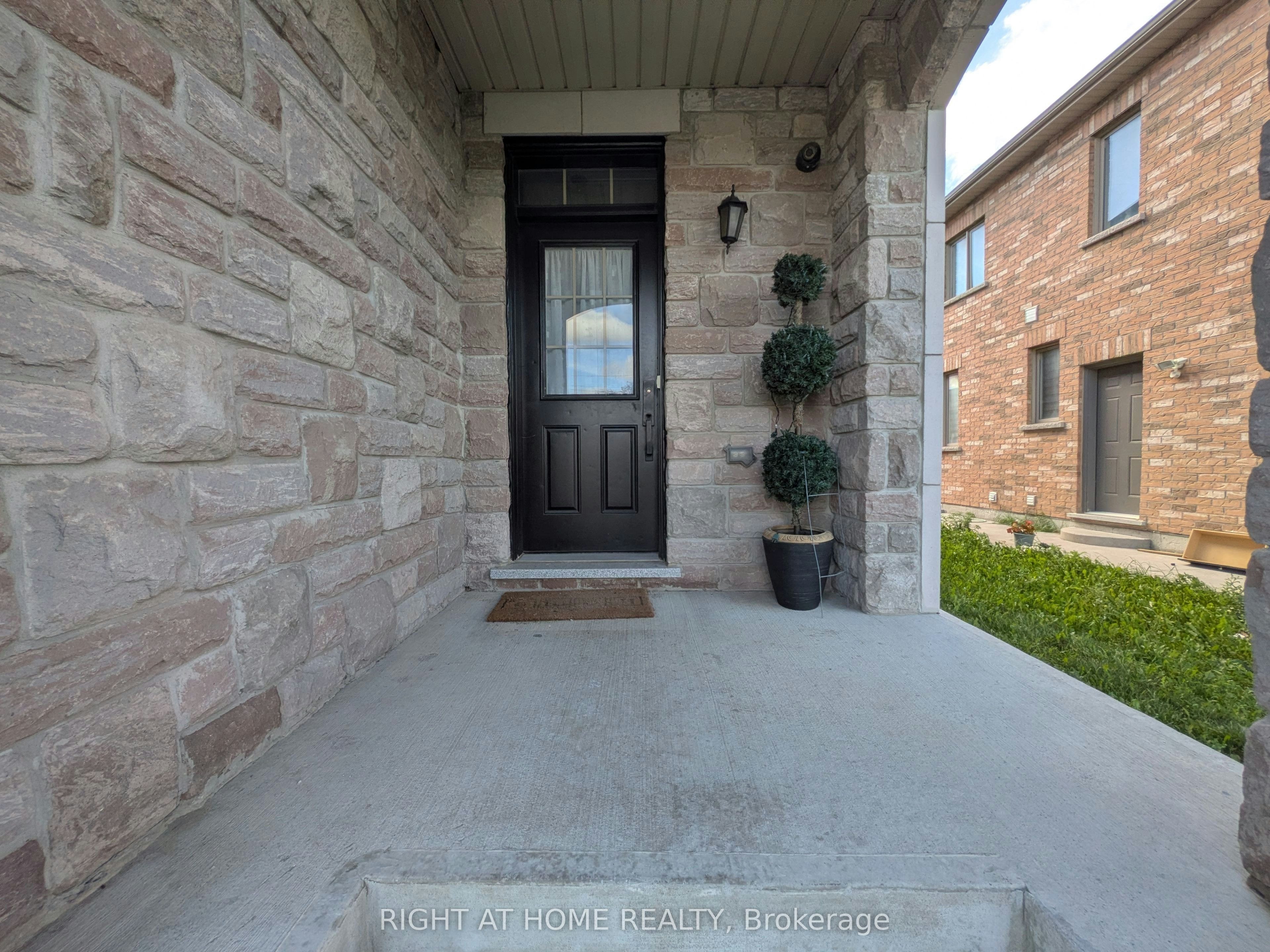 37 Biddens Square, Brampton, ON, L6P 0W4 - 2