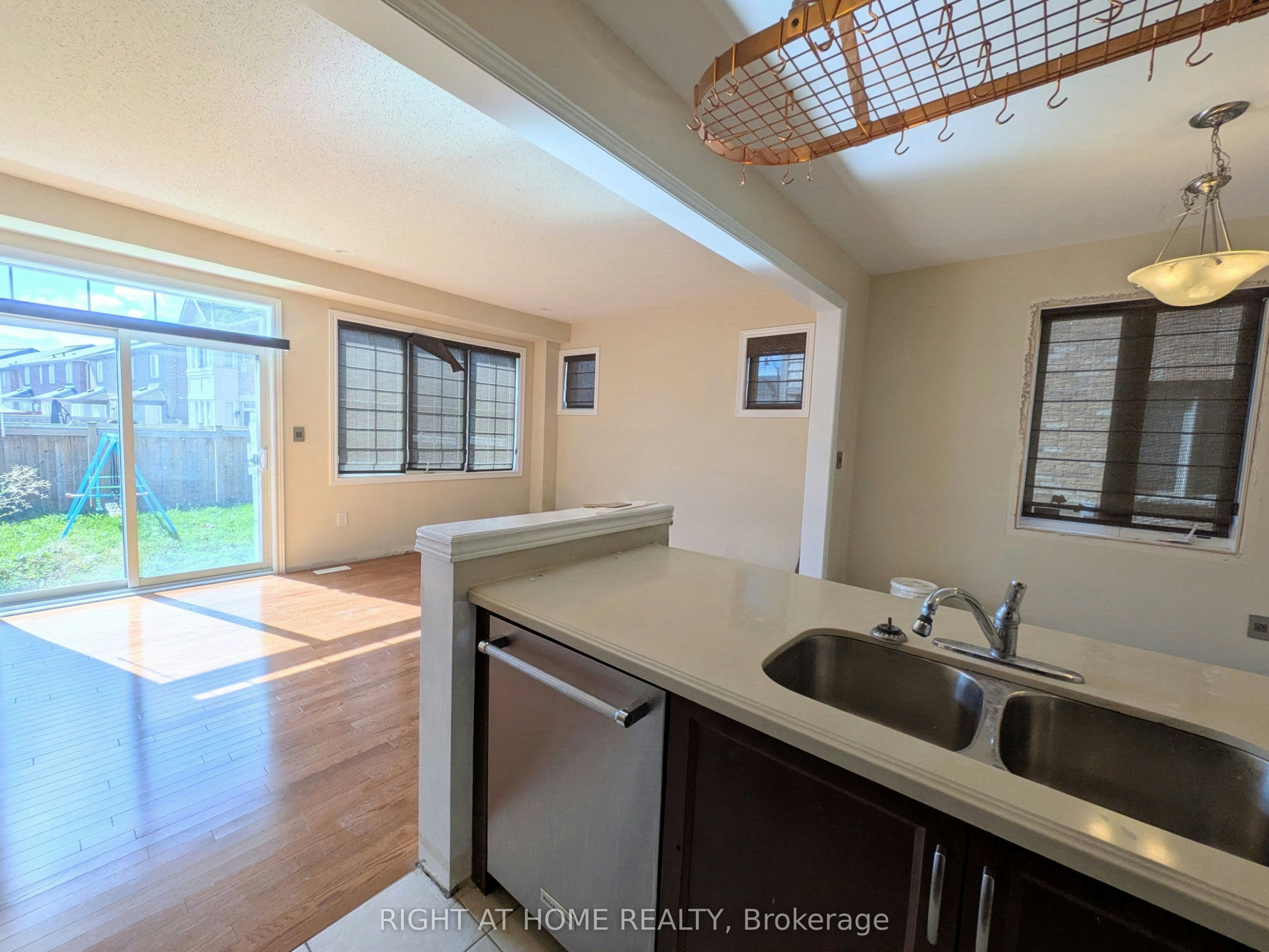 37 Biddens Square, Brampton, ON, L6P 0W4 - 5