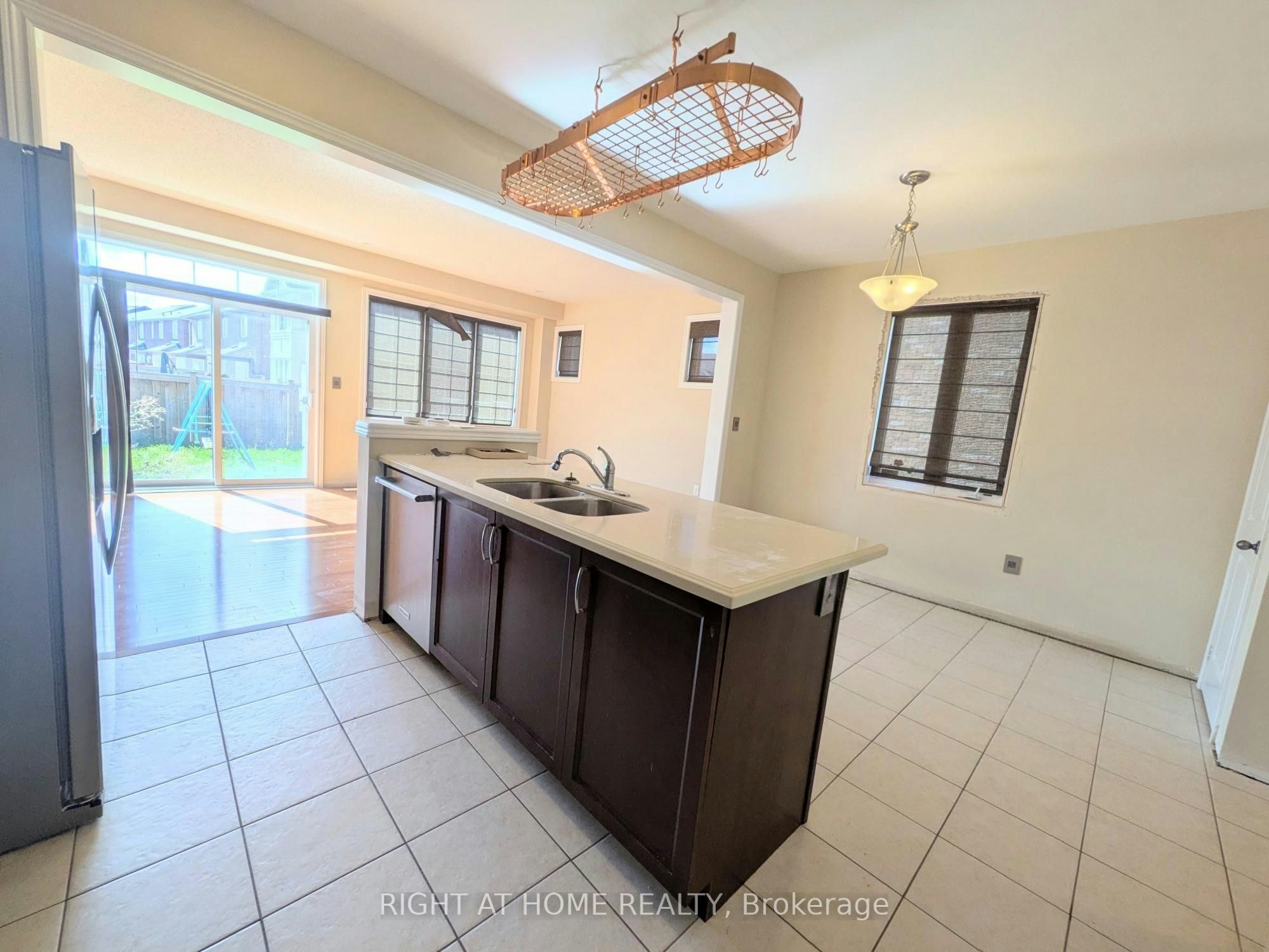 37 Biddens Square, Brampton, ON, L6P 0W4 - 6