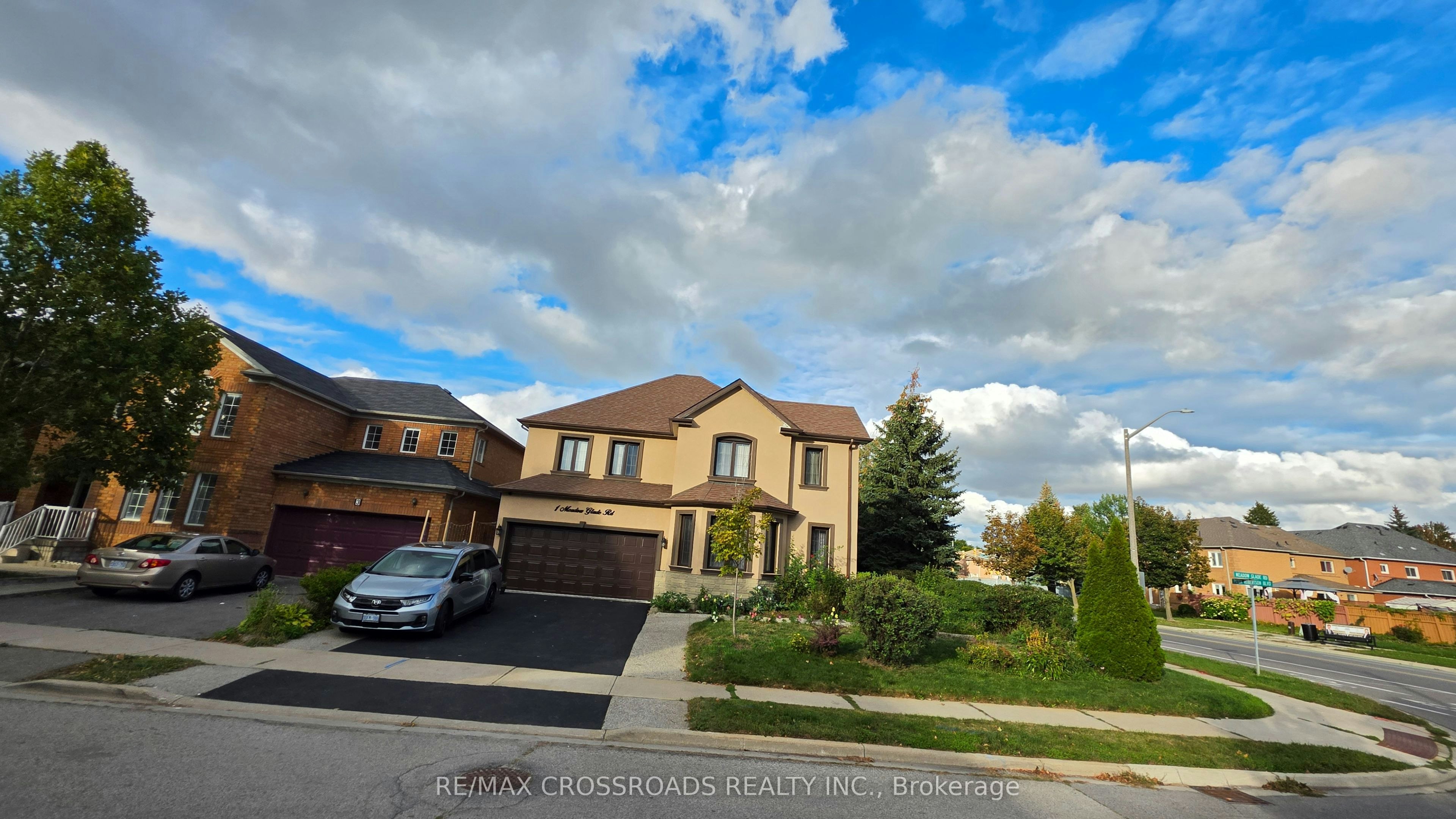 3 Meadow Glade Road, Brampton, ON, L6R 1Z7 - 2