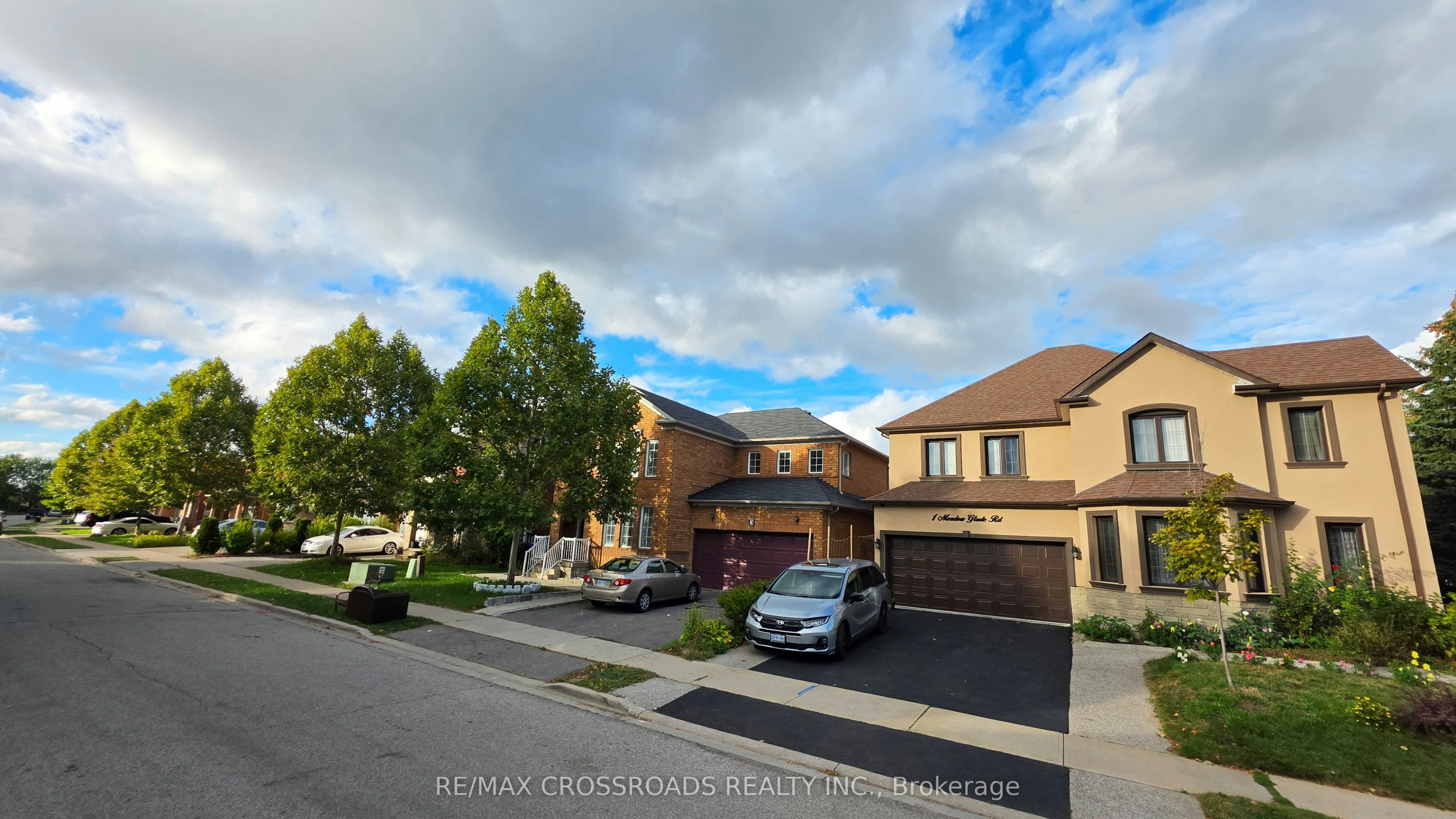 3 Meadow Glade Road, Brampton, ON, L6R 1Z7 - 4