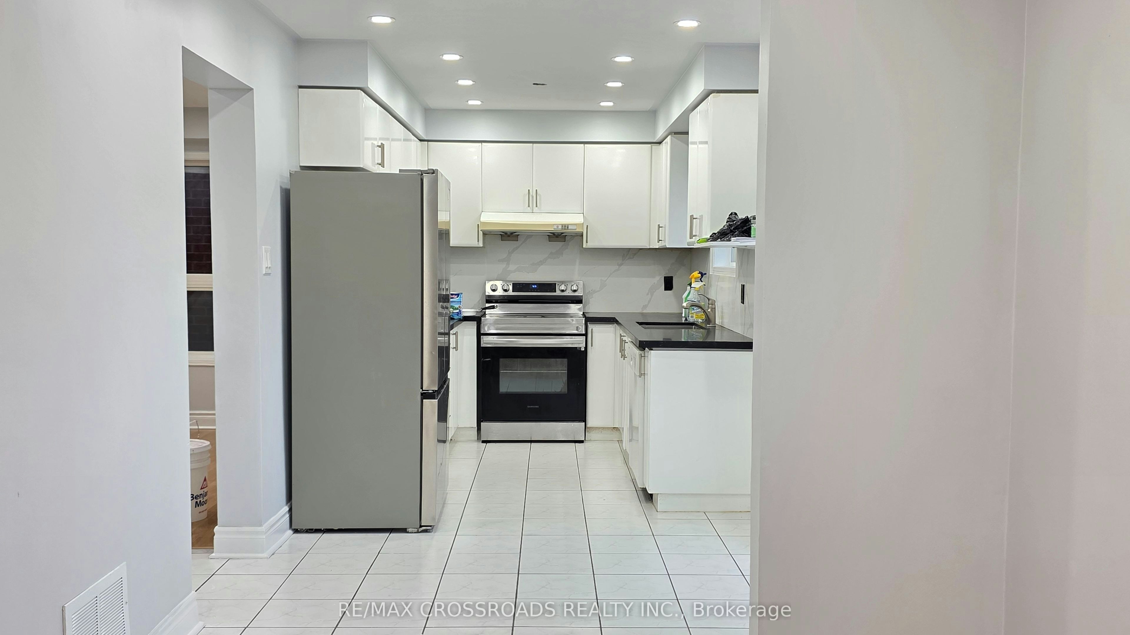 3 Meadow Glade Road, Brampton, ON, L6R 1Z7 - 22