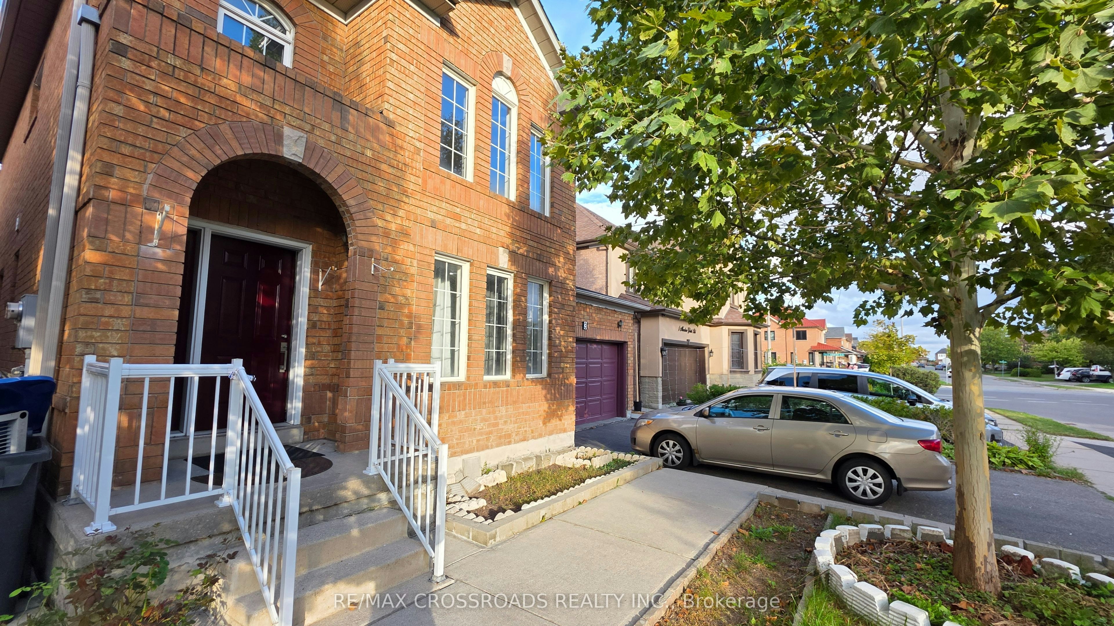 3 Meadow Glade Road, Brampton, ON, L6R 1Z7 - 3