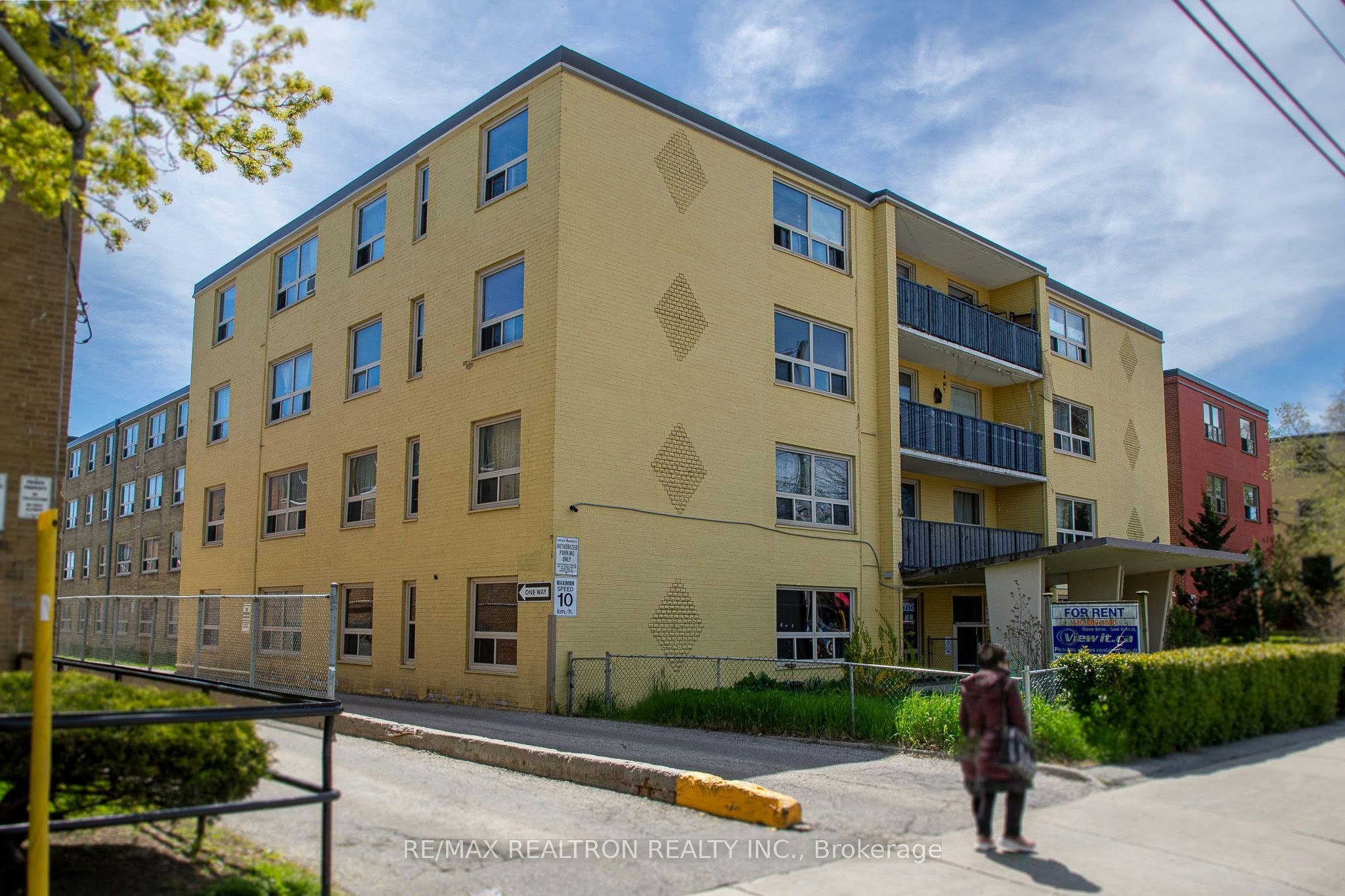 303-2355 Lake Shore Boulevard W, Toronto, ON, M8V 1C1