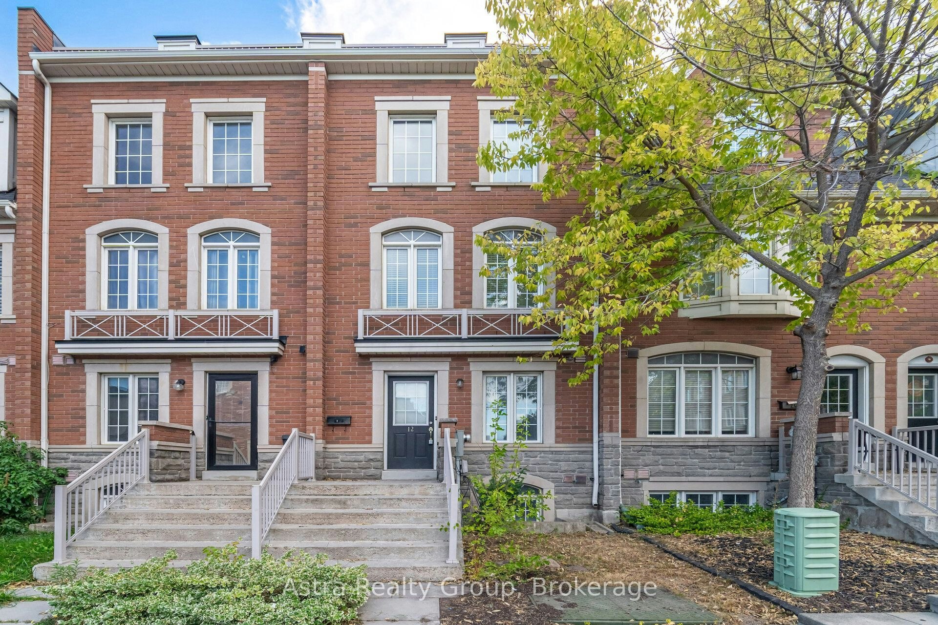 12 Odoardo Di Santo Circle, Toronto, ON, M3L 0E7