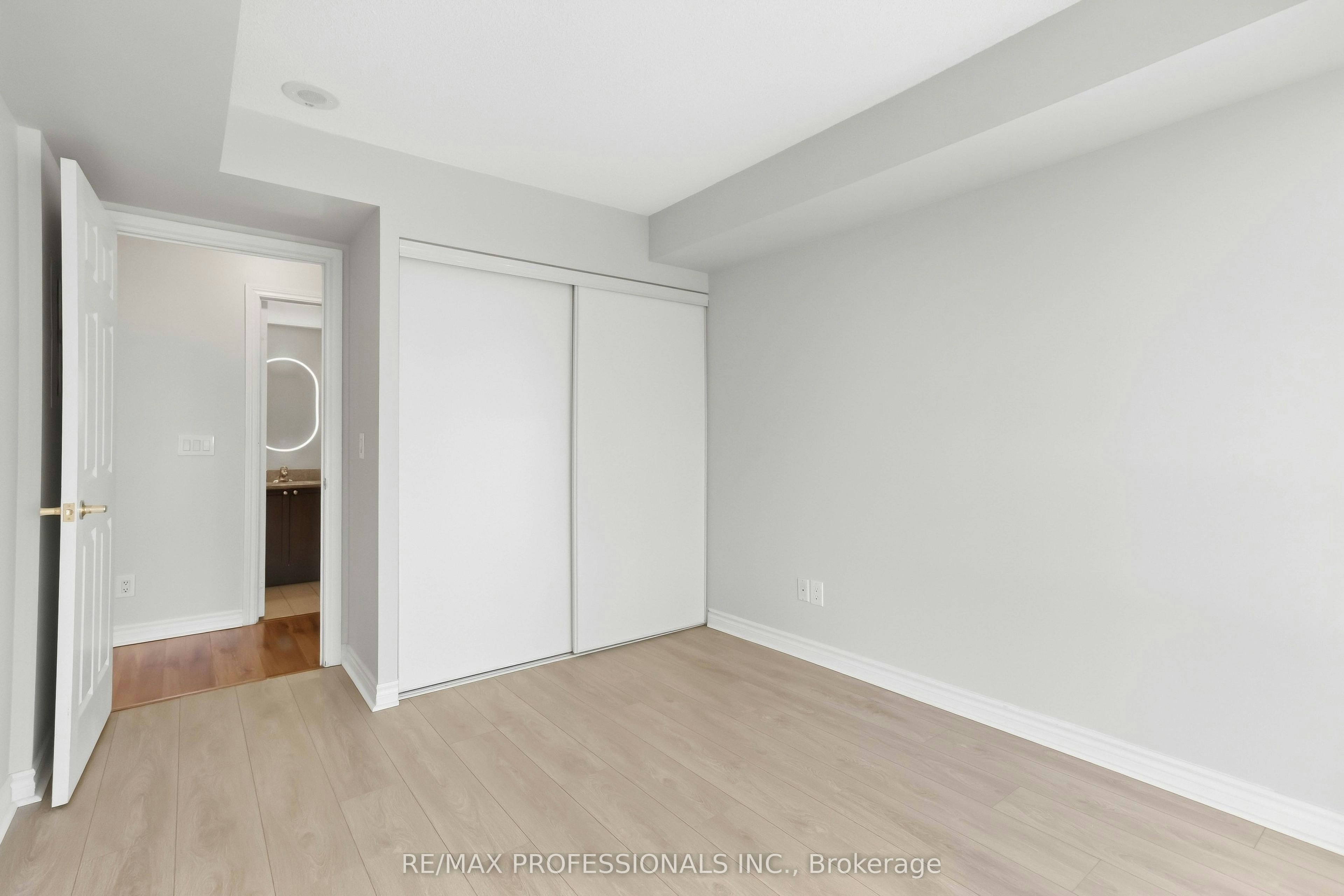 701-5 Michael Power Place, Toronto, ON, M9A 0A3 - 21