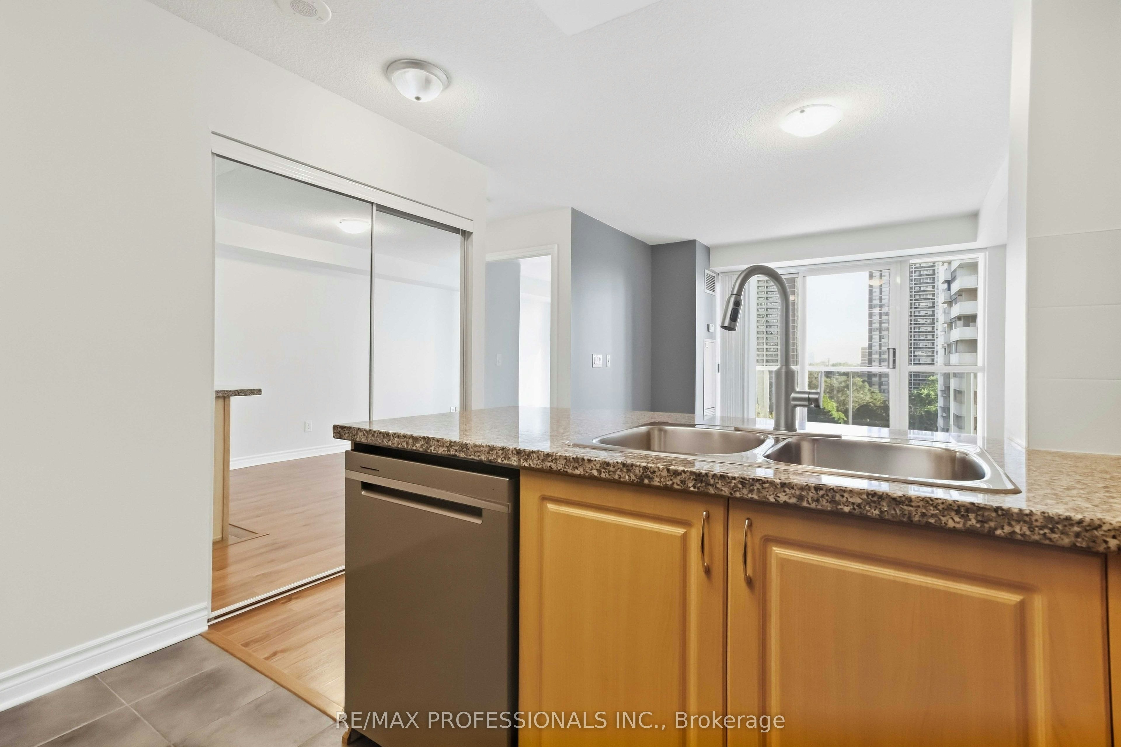 701-5 Michael Power Place, Toronto, ON, M9A 0A3 - 14
