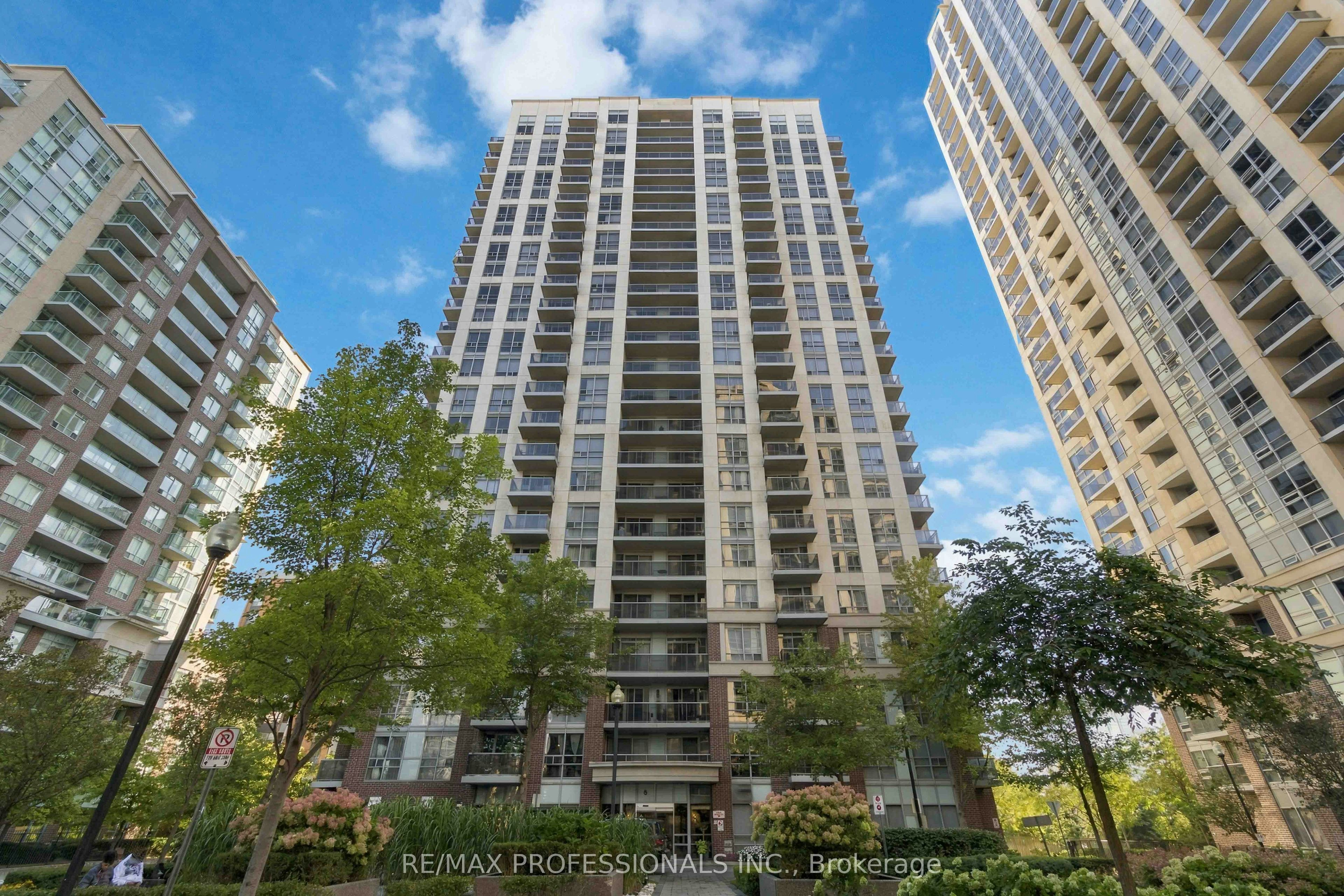 701-5 Michael Power Place, Toronto, ON, M9A 0A3 - 27