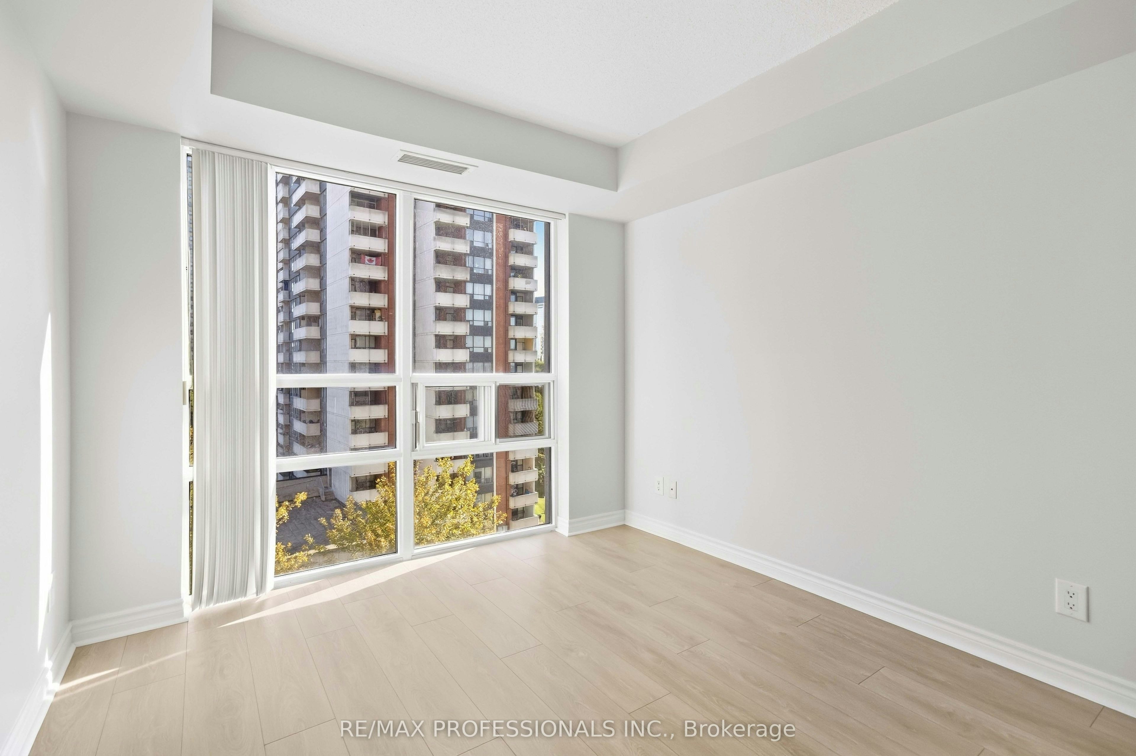 701-5 Michael Power Place, Toronto, ON, M9A 0A3 - 18