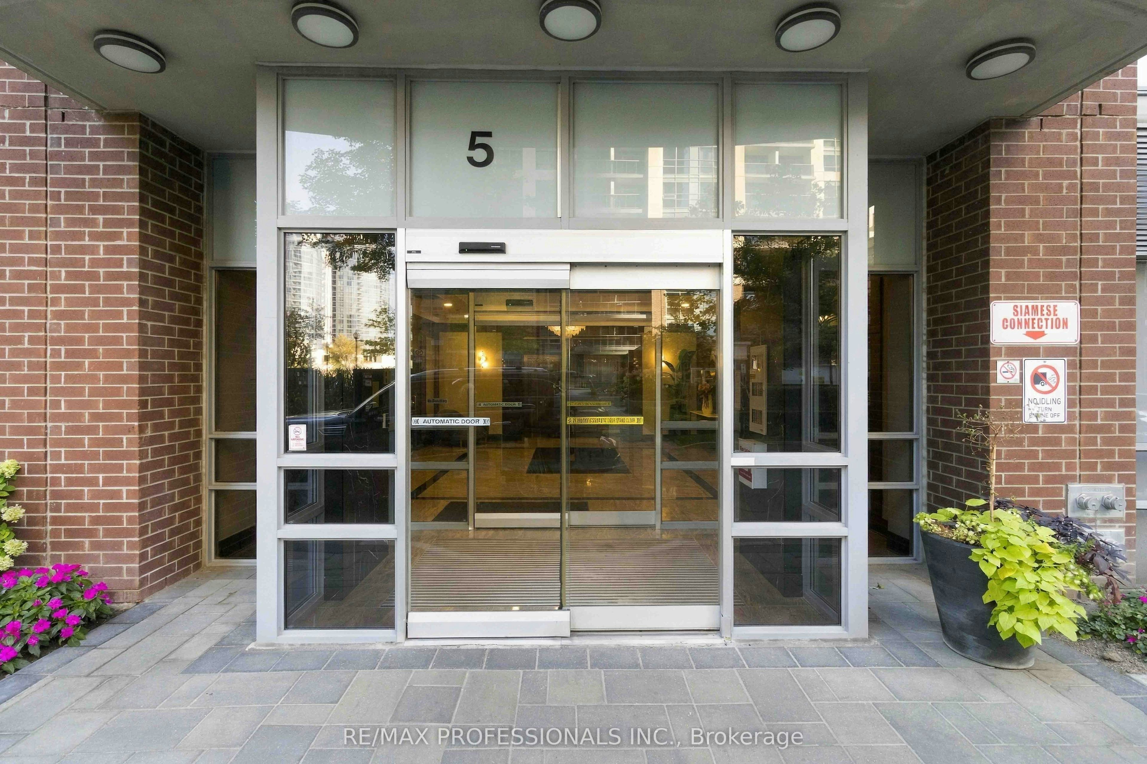 701-5 Michael Power Place, Toronto, ON, M9A 0A3 - 29