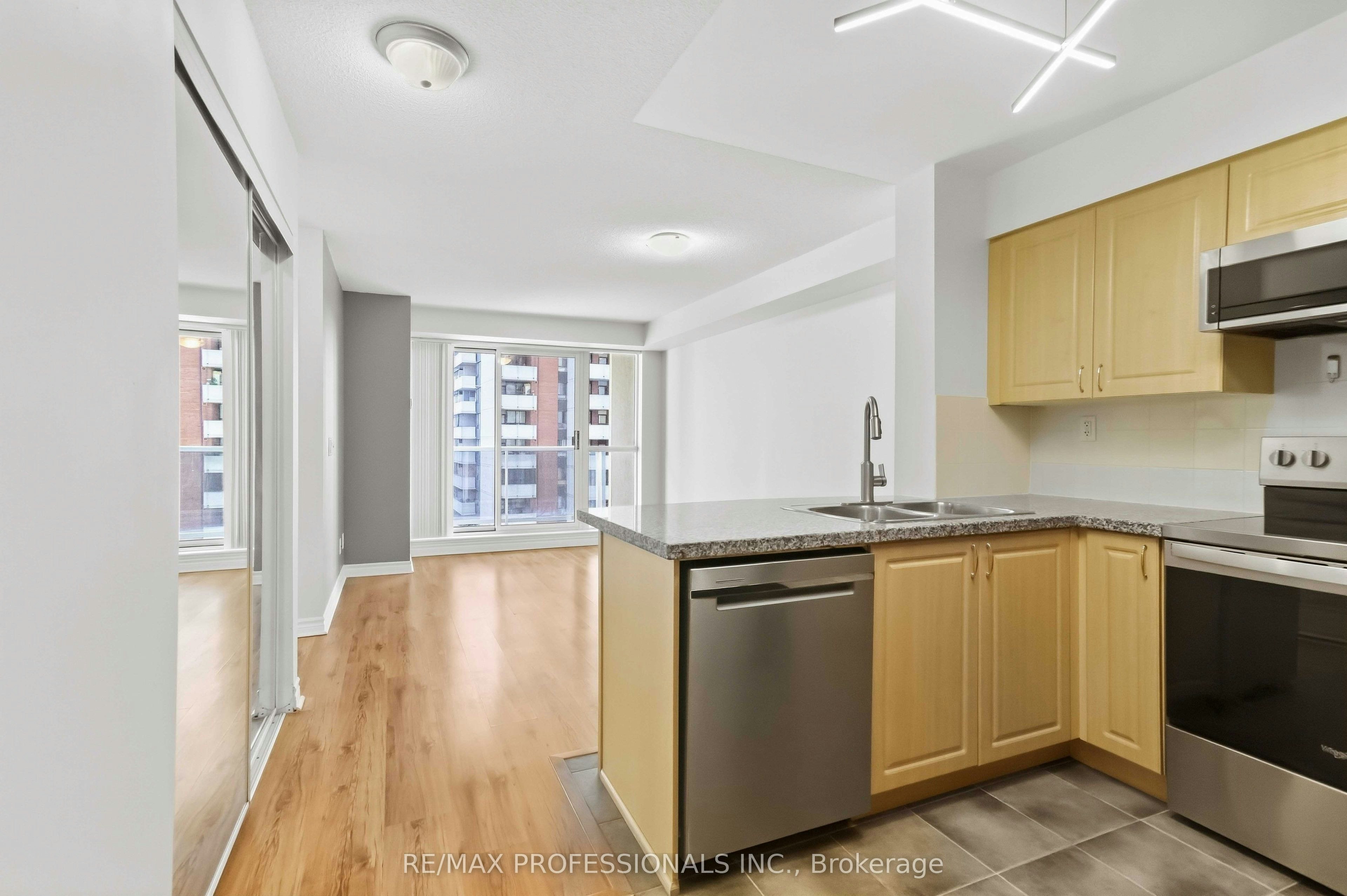 701-5 Michael Power Place, Toronto, ON, M9A 0A3 - 10