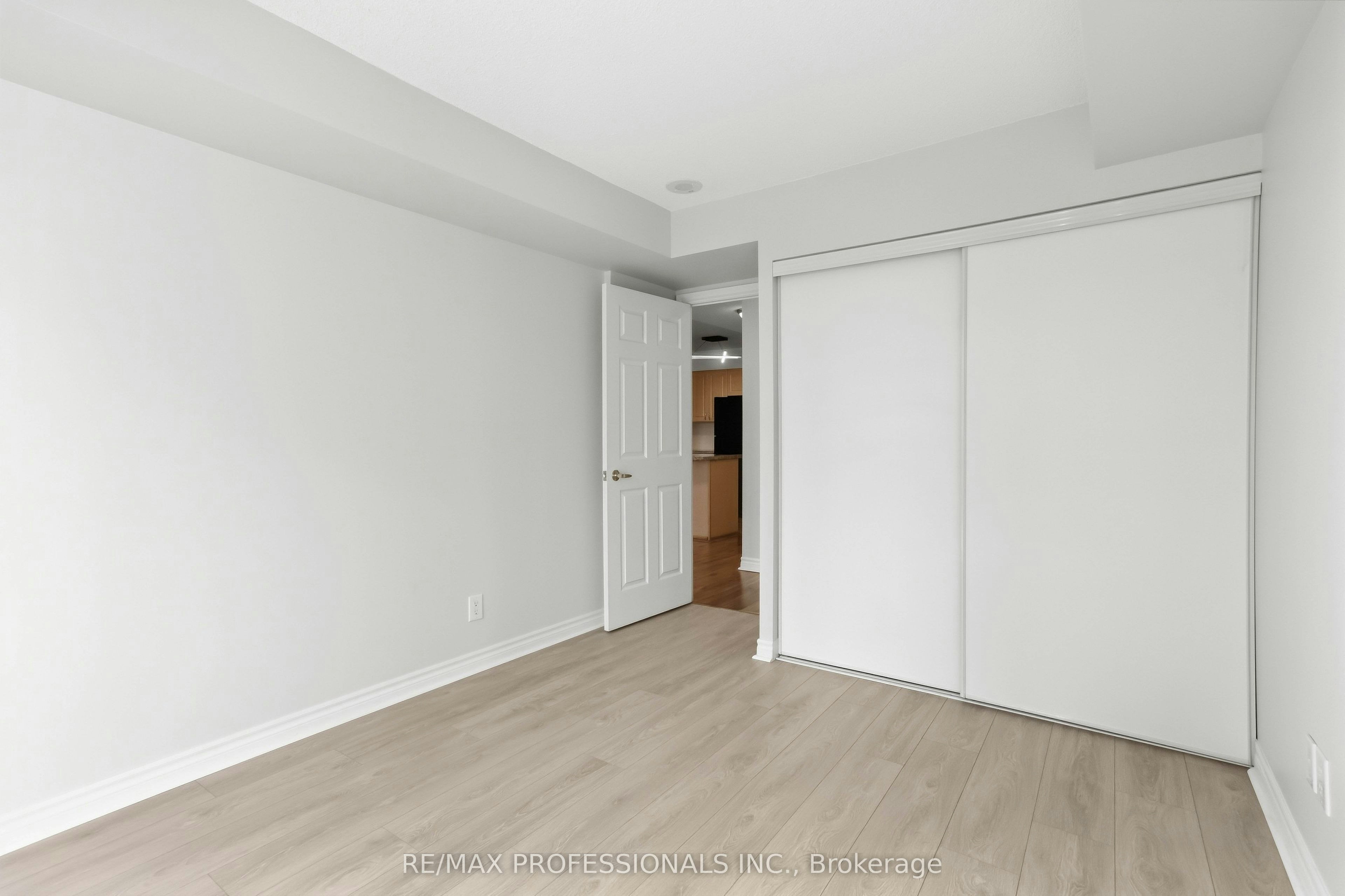 701-5 Michael Power Place, Toronto, ON, M9A 0A3 - 19