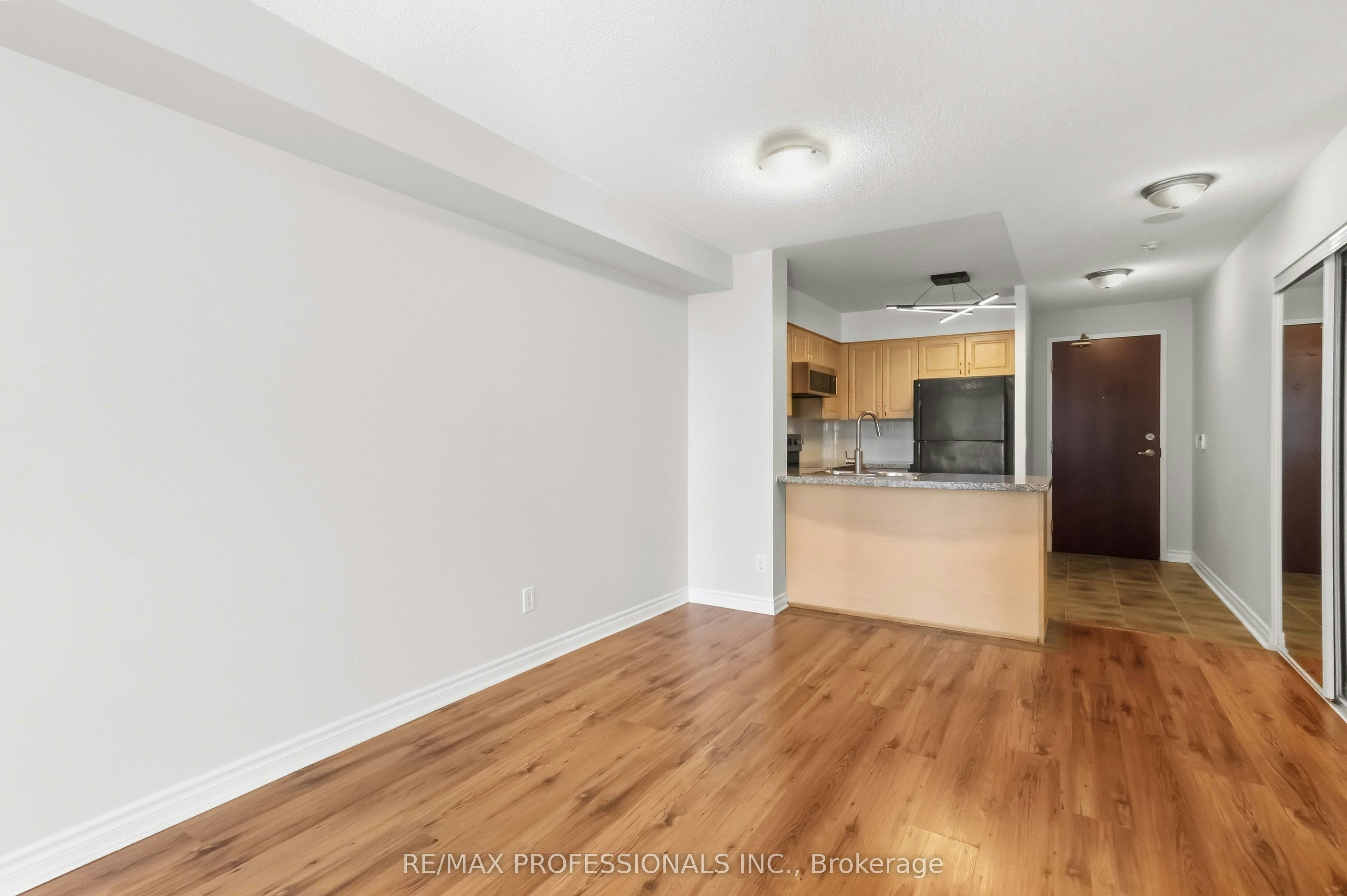 701-5 Michael Power Place, Toronto, ON, M9A 0A3 - 9