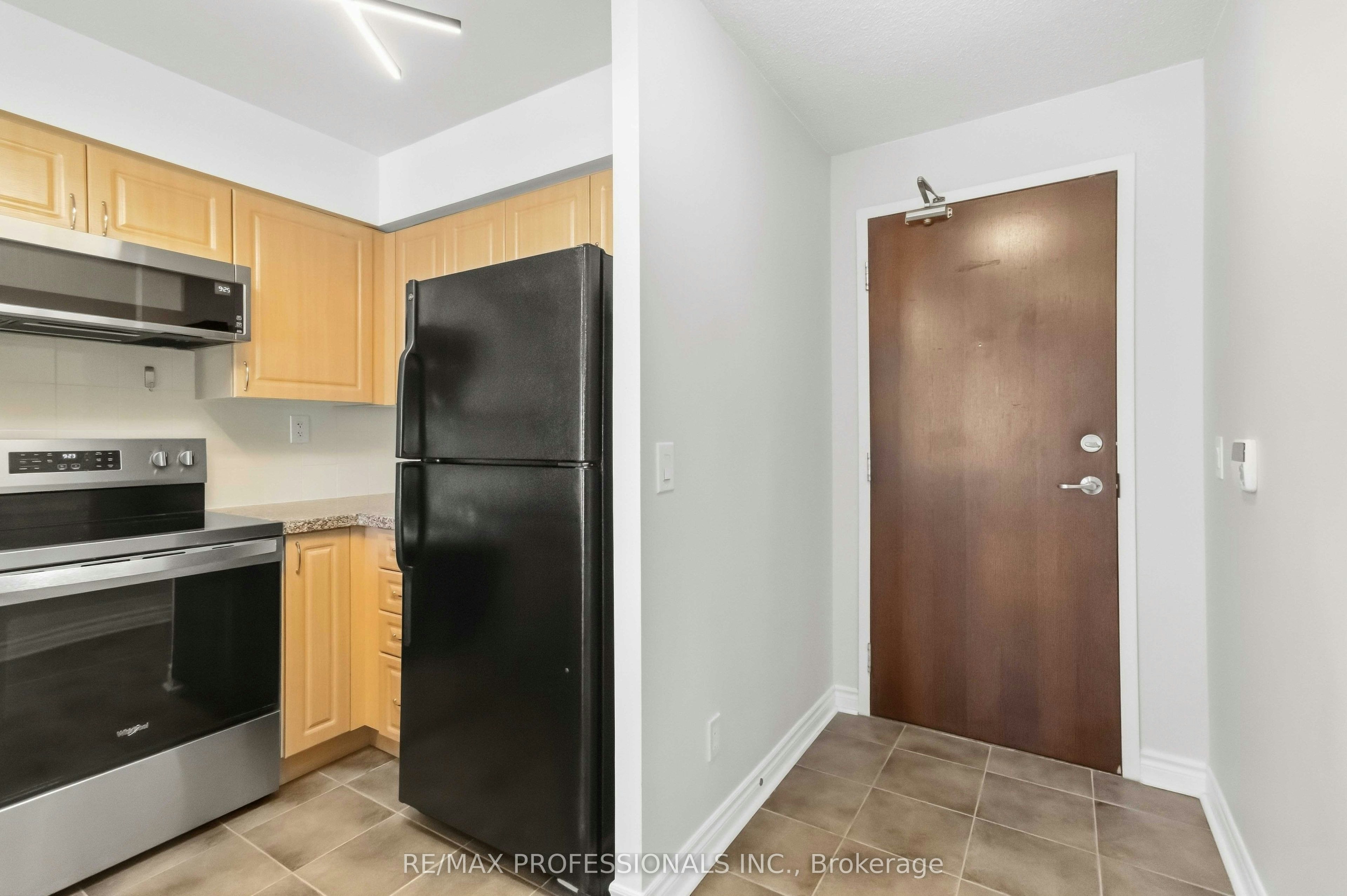 701-5 Michael Power Place, Toronto, ON, M9A 0A3 - 4