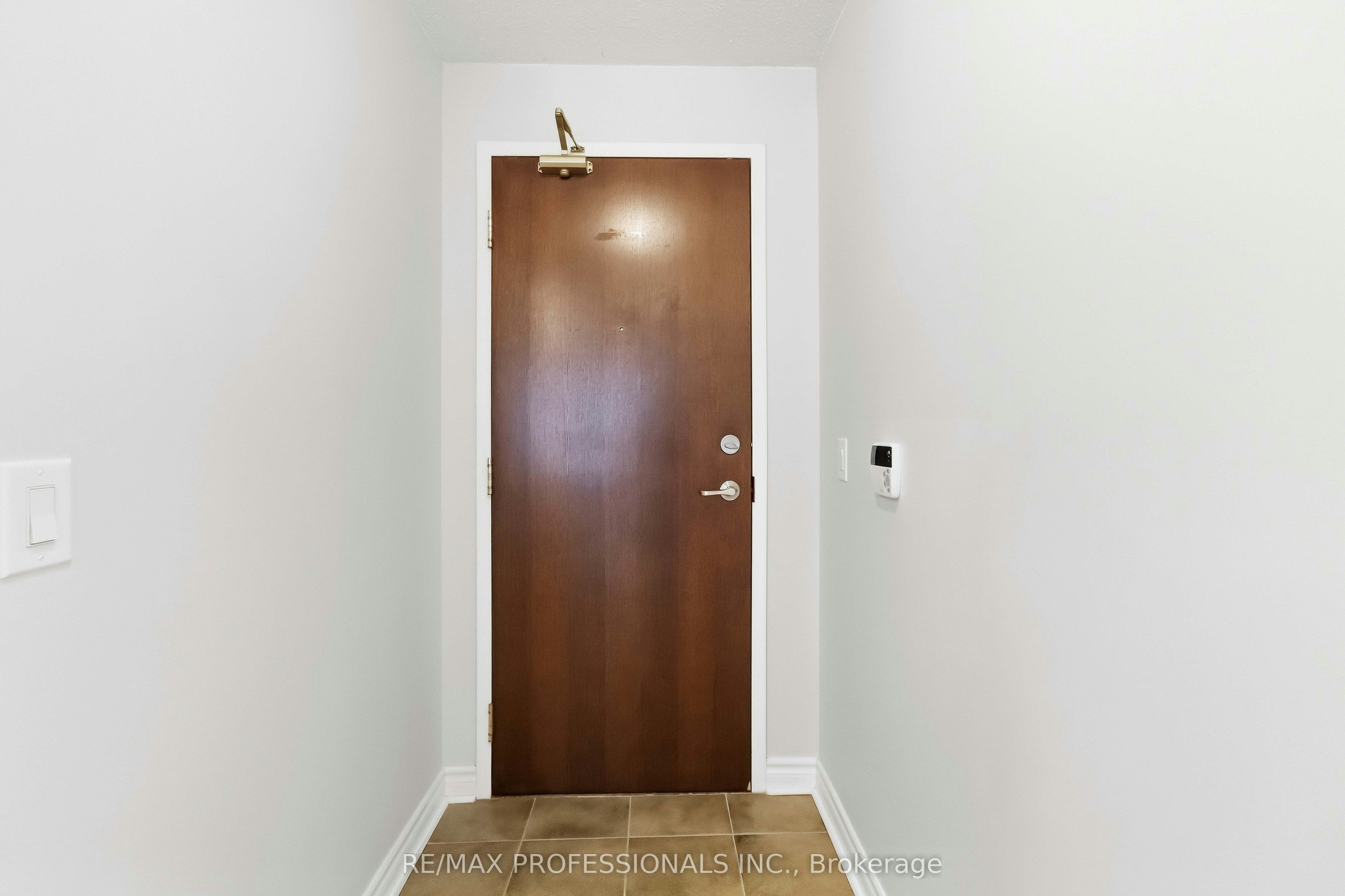 701-5 Michael Power Place, Toronto, ON, M9A 0A3 - 3