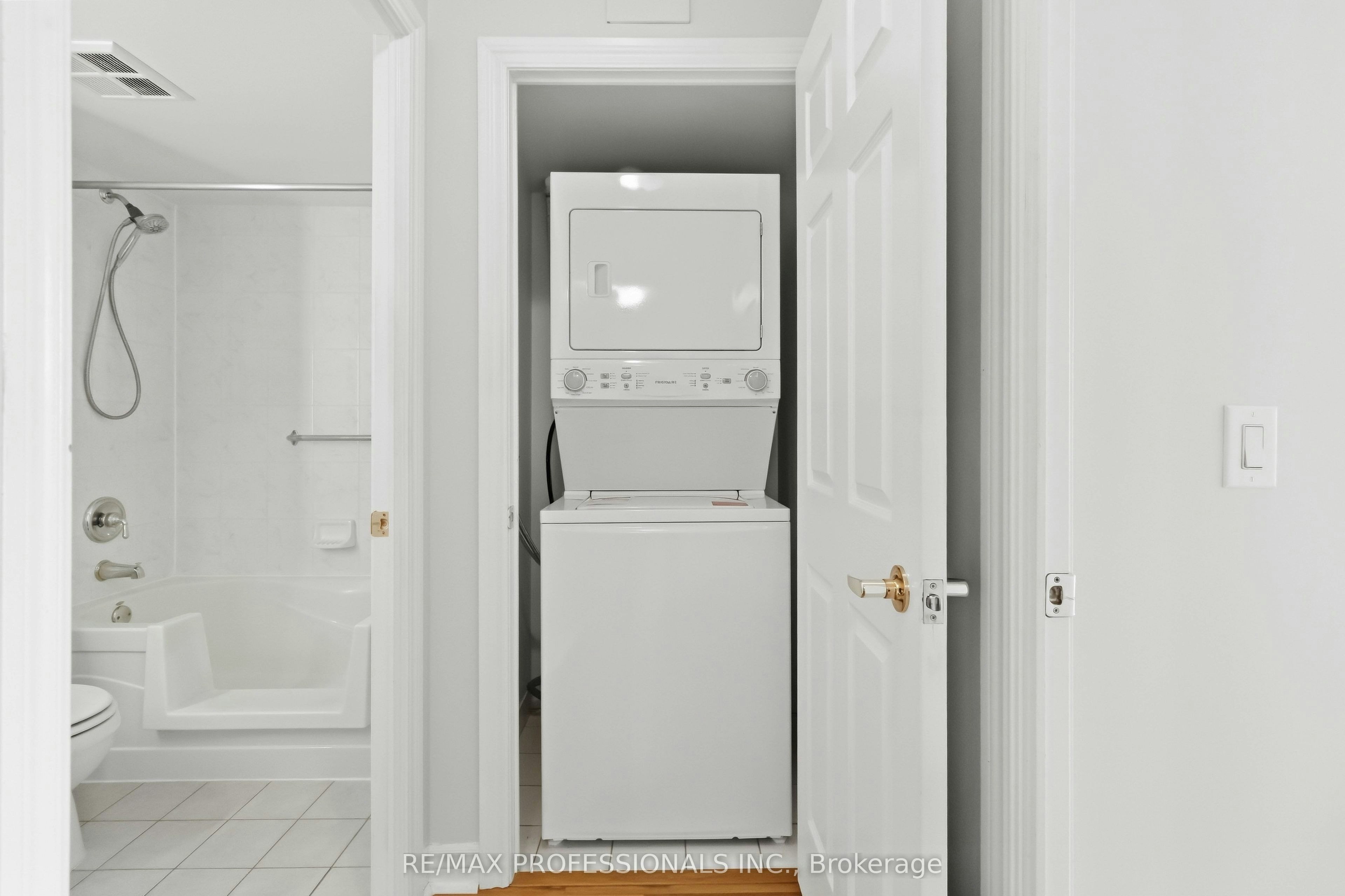 701-5 Michael Power Place, Toronto, ON, M9A 0A3 - 23