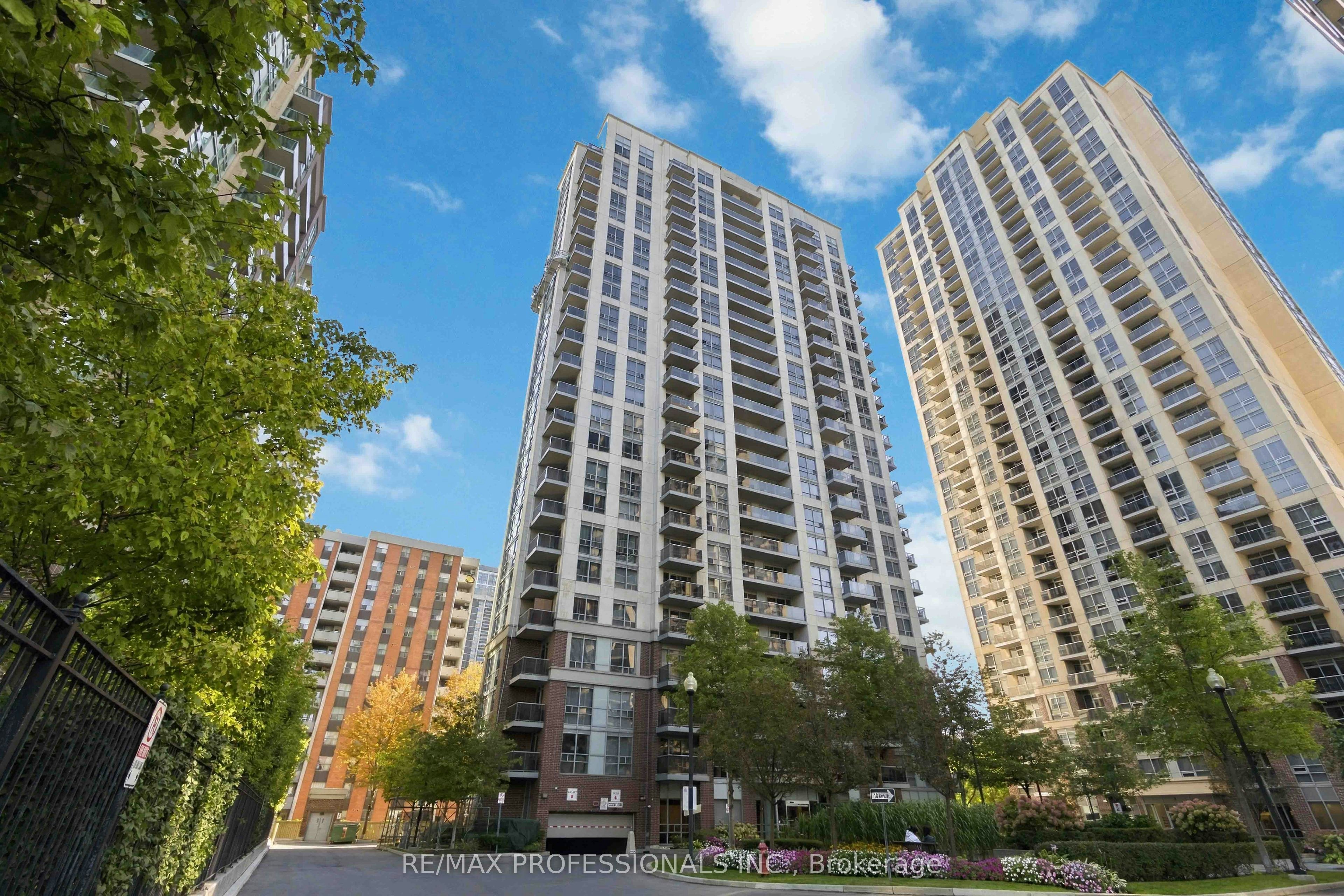 701-5 Michael Power Place, Toronto, ON, M9A 0A3 - 28