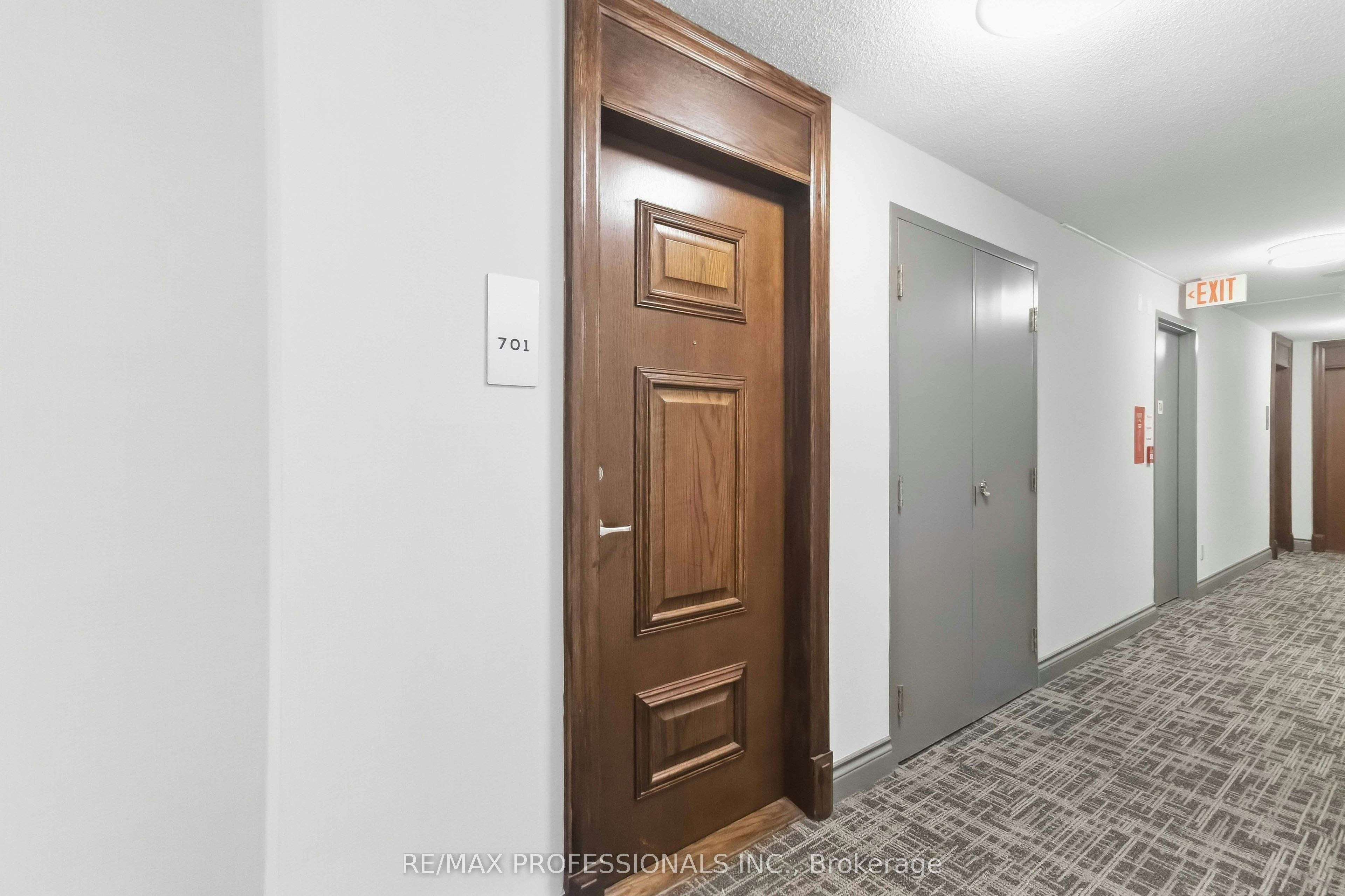 701-5 Michael Power Place, Toronto, ON, M9A 0A3 - 2