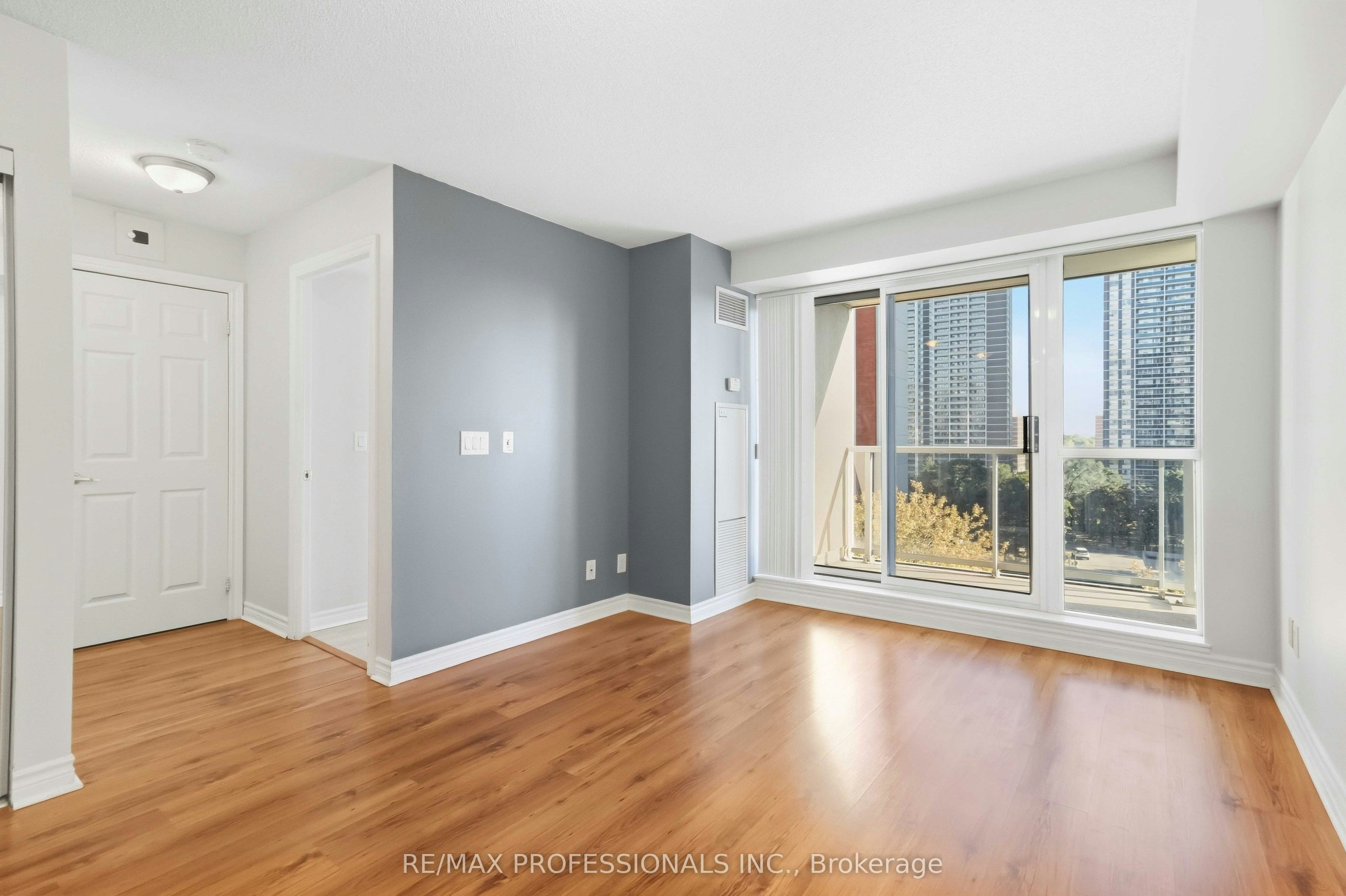 701-5 Michael Power Place, Toronto, ON, M9A 0A3 - 7