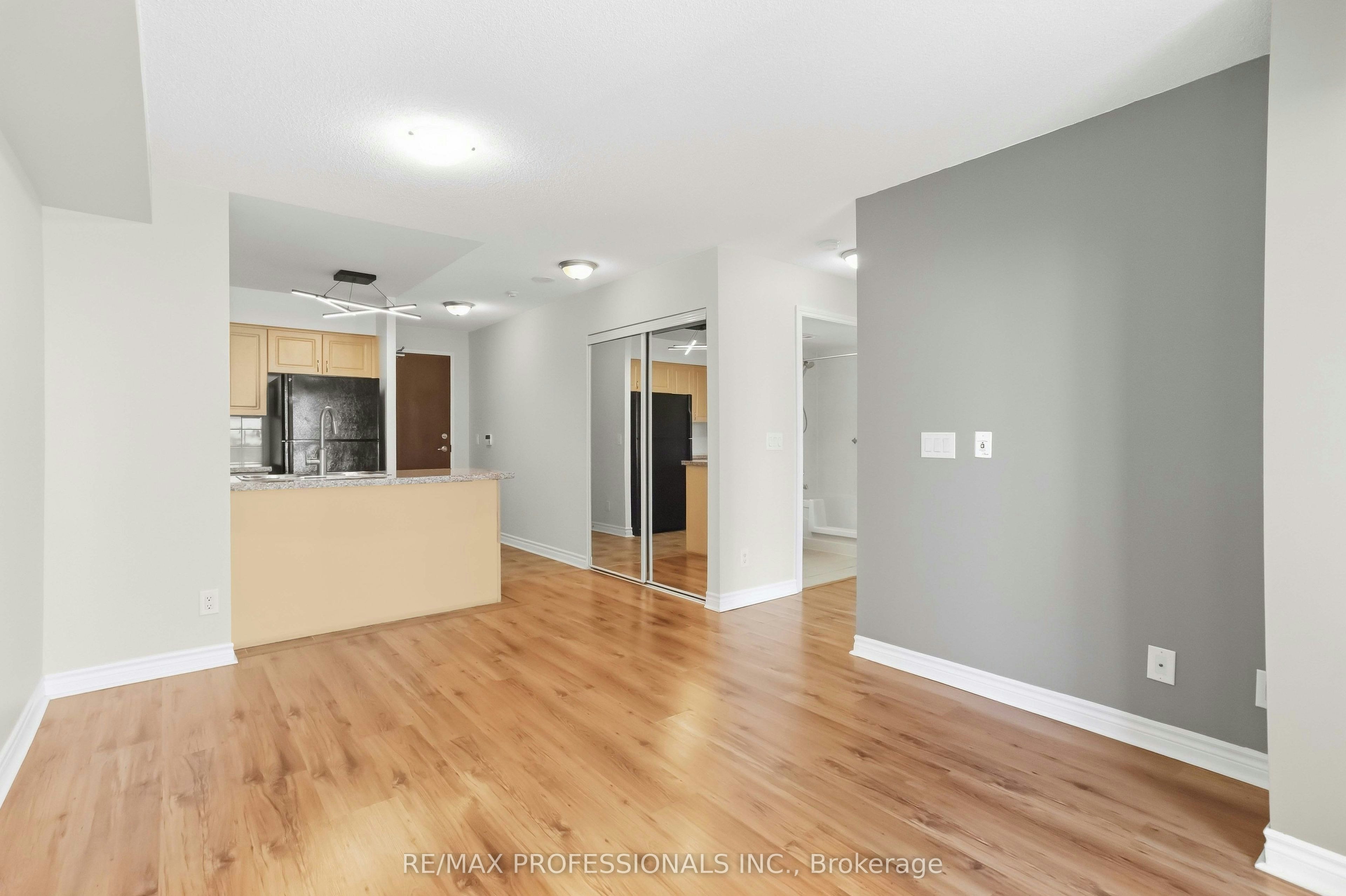 701-5 Michael Power Place, Toronto, ON, M9A 0A3