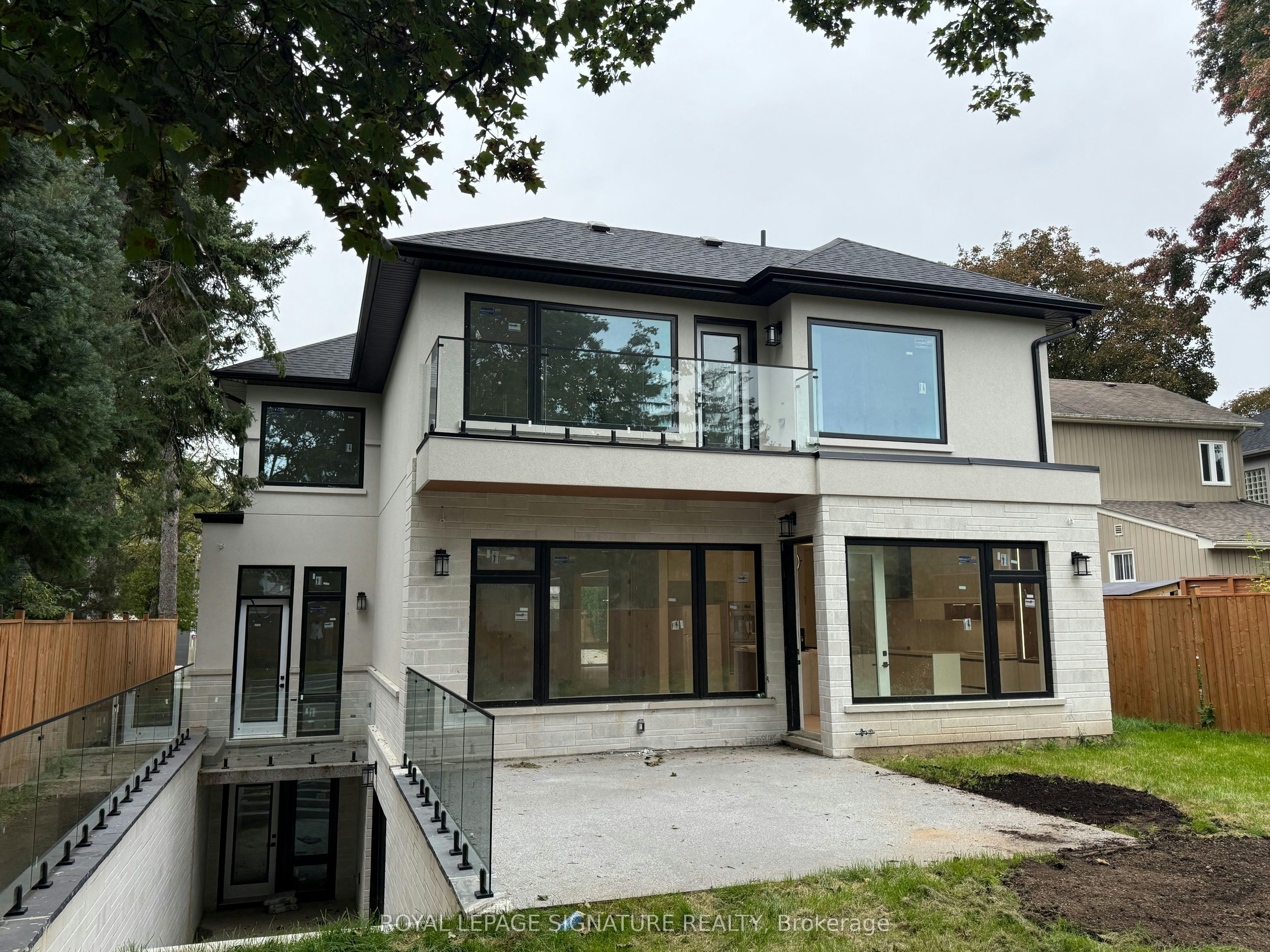 1467 Kenmuir Avenue, Mississauga, ON, L5G 4B3 - 2