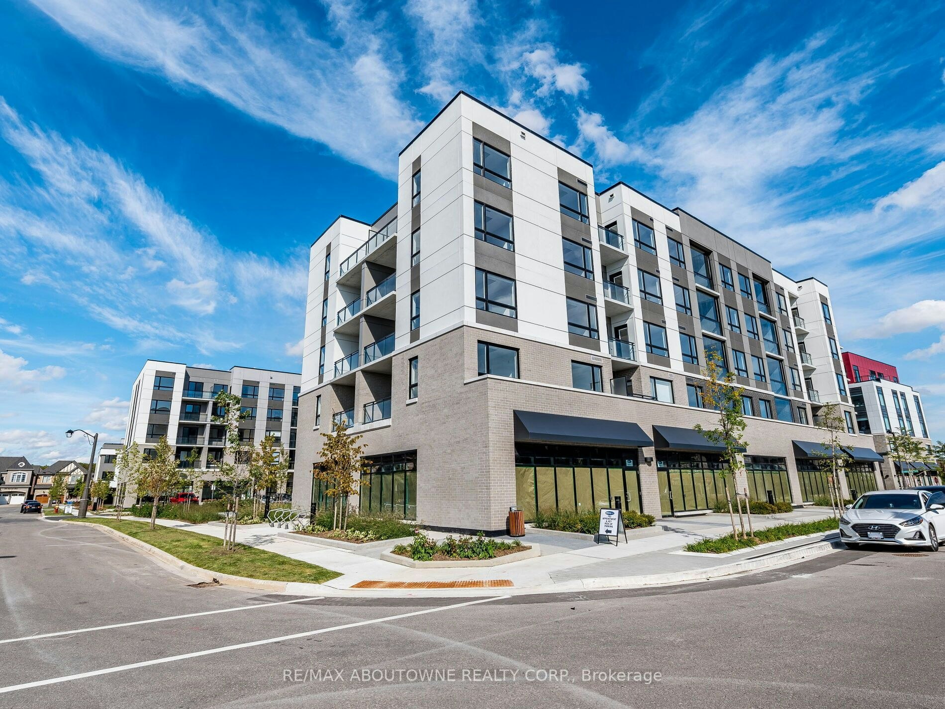 308-3250 Carding Mill Trail, Oakville, ON, L6M 1L3 - 2