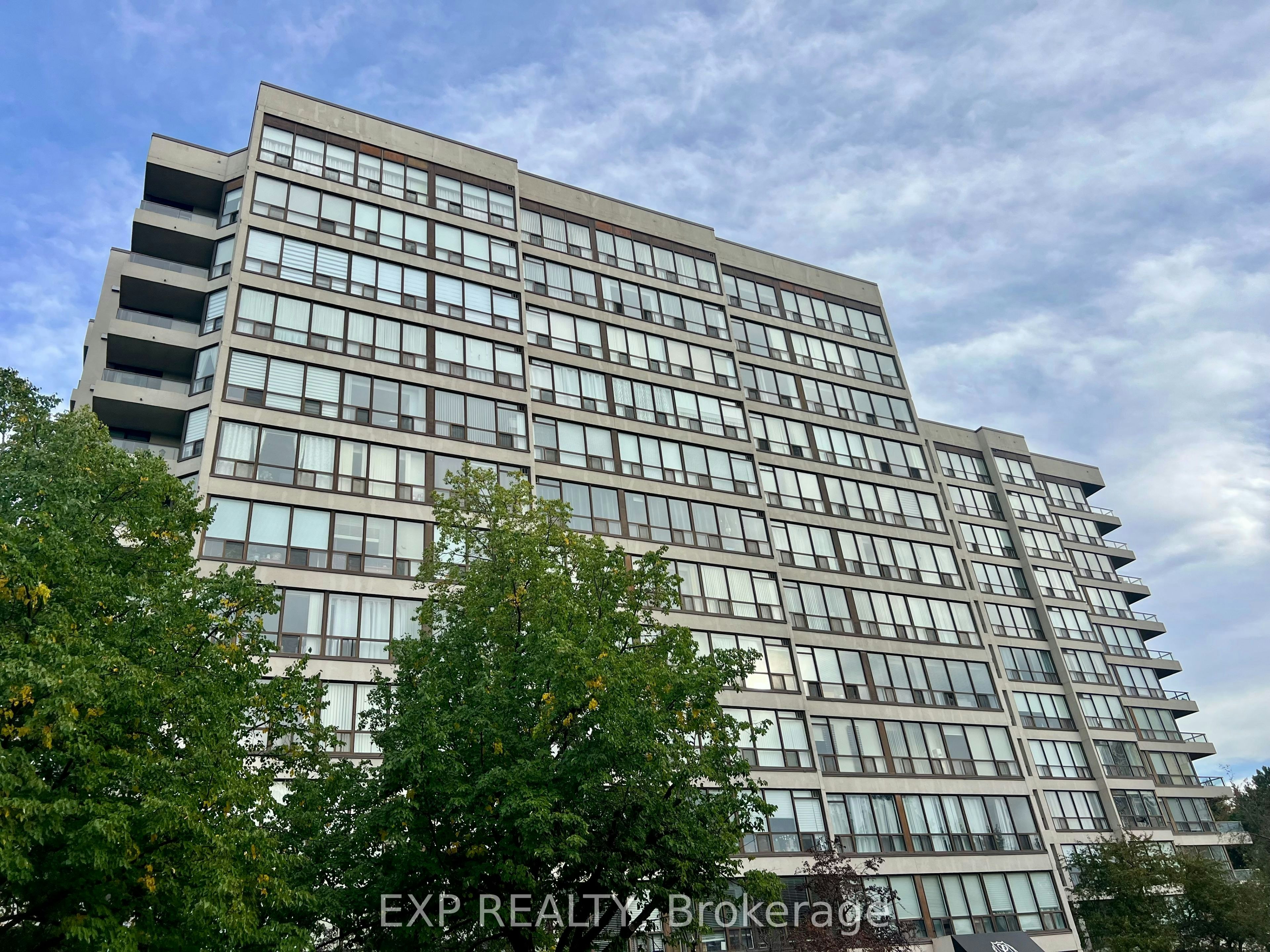 412-10 Laurelcrest Street, Brampton, ON, L6S 5Y3