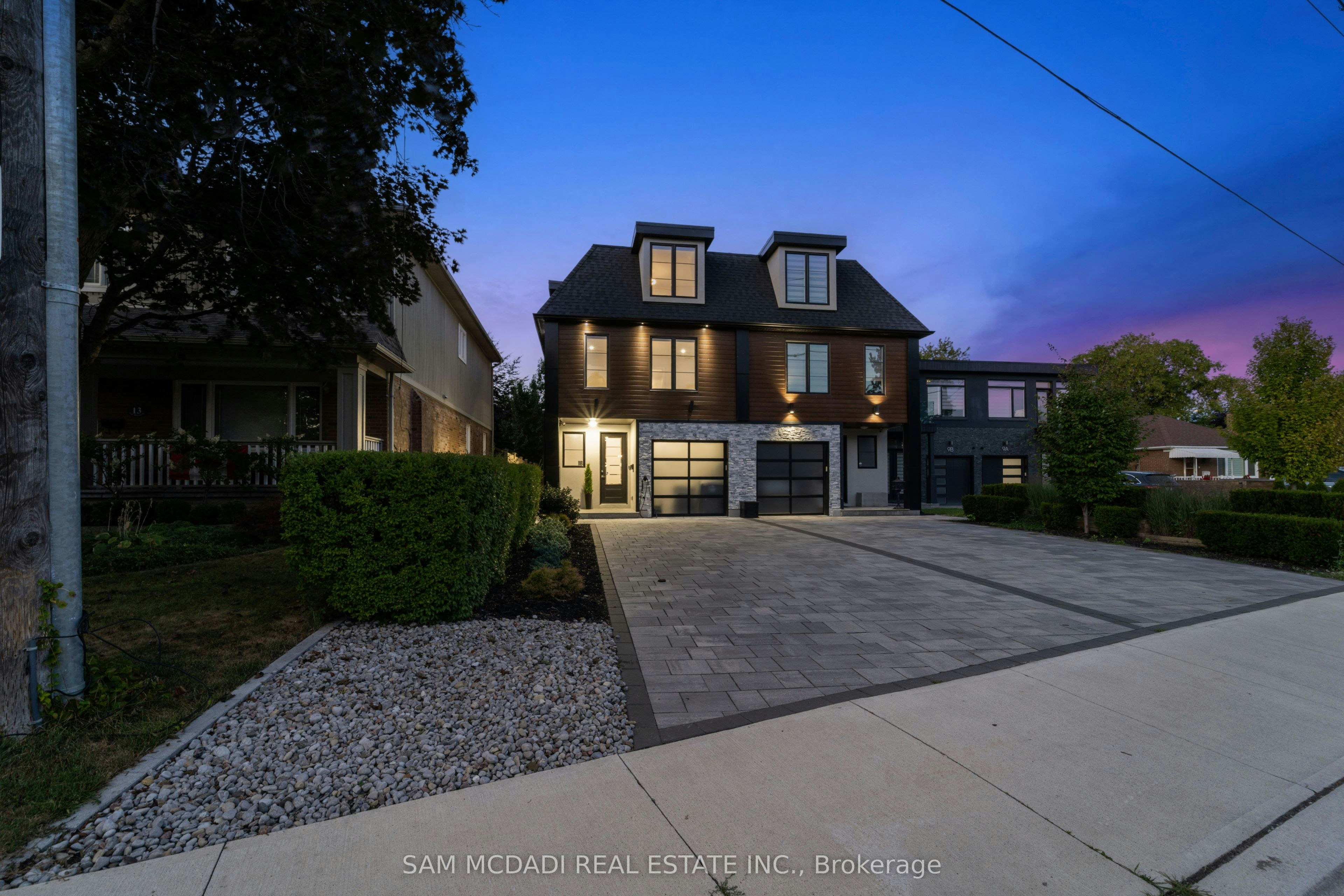 11B Maple Avenue N, Mississauga, ON, L5H 2R9