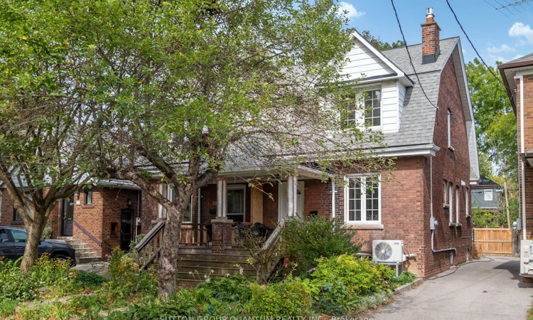 18 Albani Street