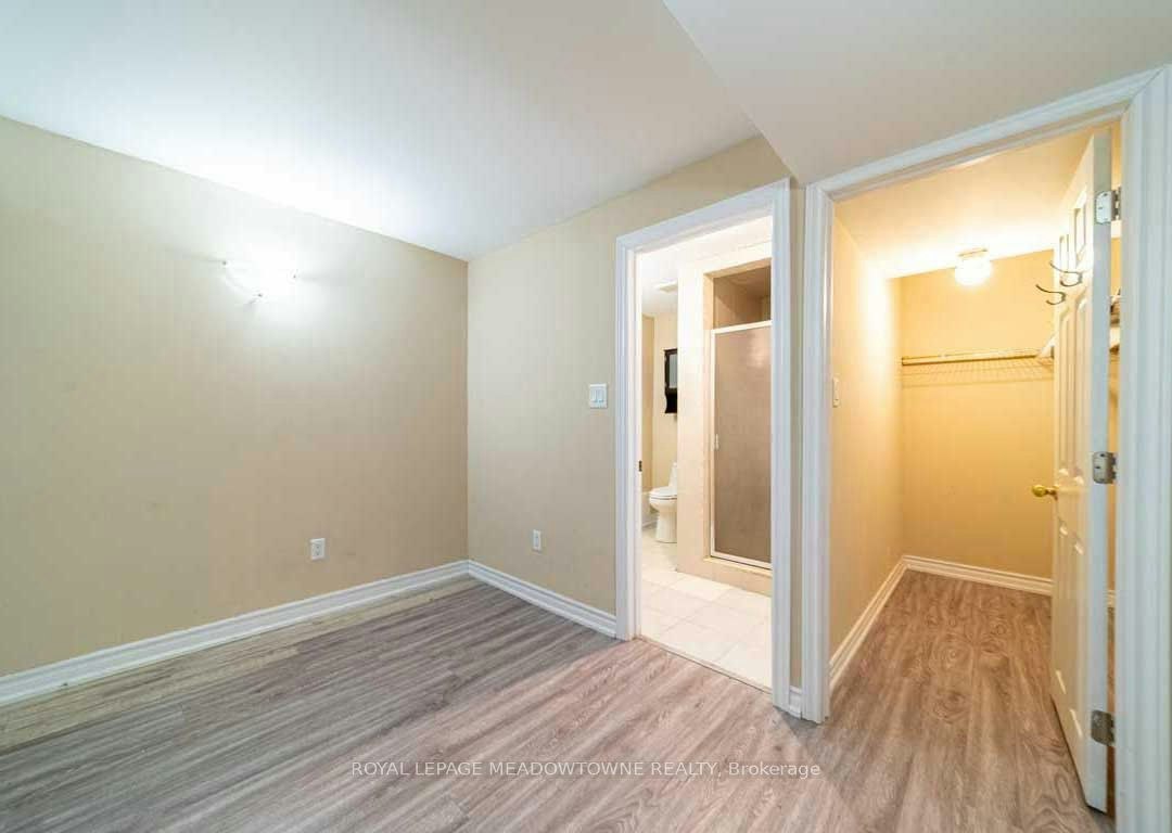 1036 Yates Drive, Milton, ON, L9T 6A7 4