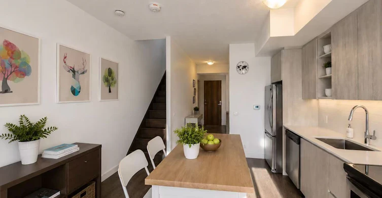 125-251 Manitoba Street, Toronto, ON, M8Y 0C7 - 2