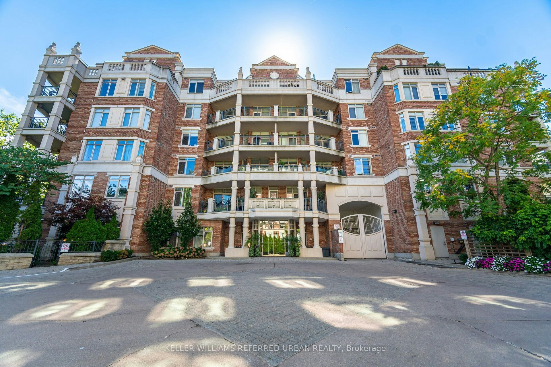 210-10 Old Mill Trail, Toronto, ON, M8X 2Y9