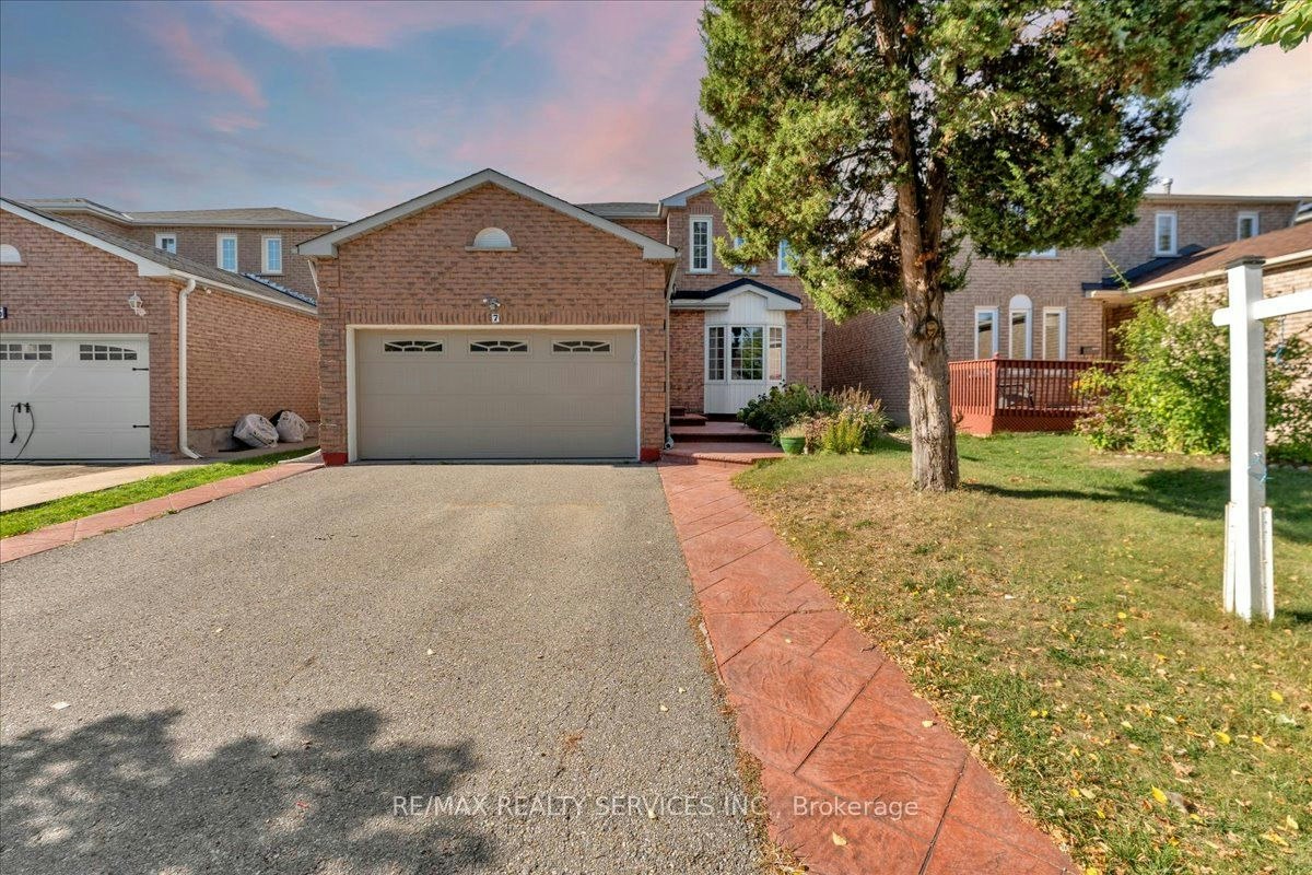 7 Duggan Drive, Brampton, ON, L6Y 4K8