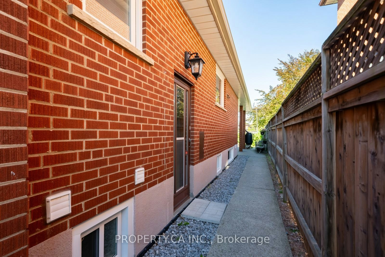 Bsmt-14 Alladin Avenue, Toronto, ON, M6L 1S5 - 22
