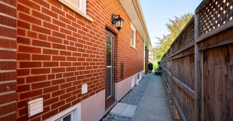 Bsmt-14 Alladin Avenue, Toronto, ON, M6L 1S5 - 22