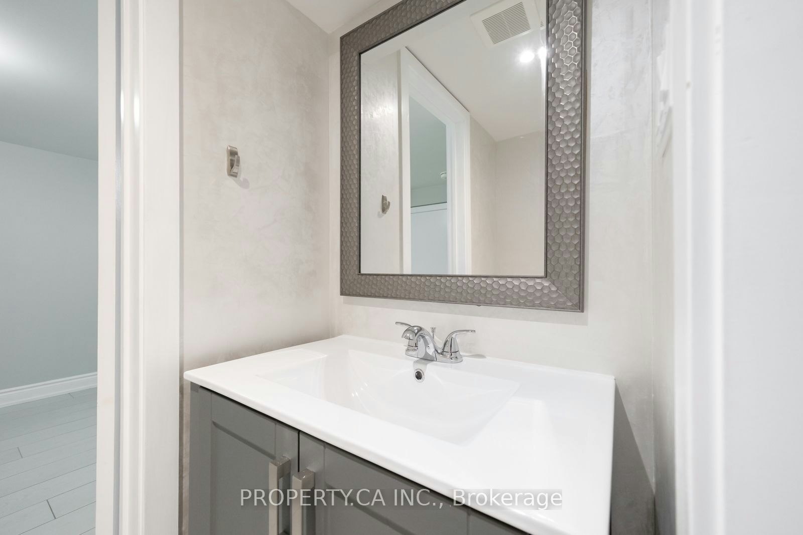 Bsmt-14 Alladin Avenue, Toronto, ON, M6L 1S5 - 13