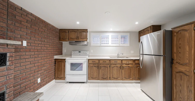 Bsmt-14 Alladin Avenue, Toronto, ON, M6L 1S5 - 6
