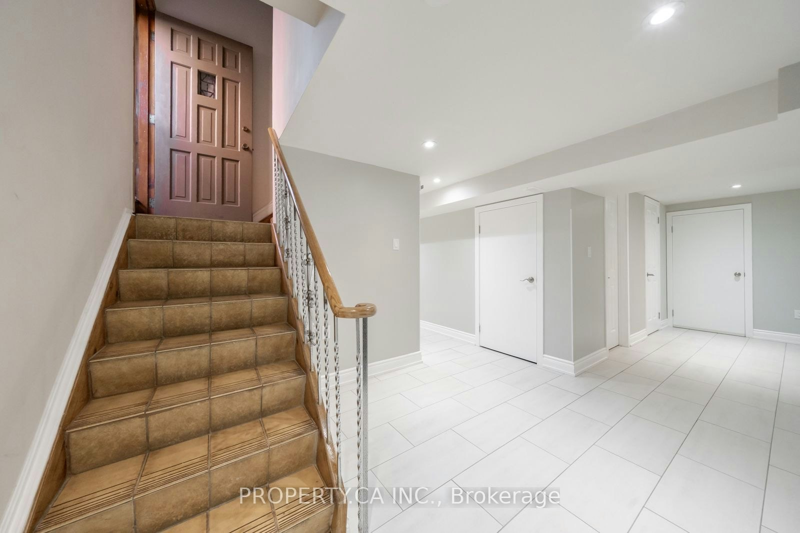 Bsmt-14 Alladin Avenue, Toronto, ON, M6L 1S5 - 2