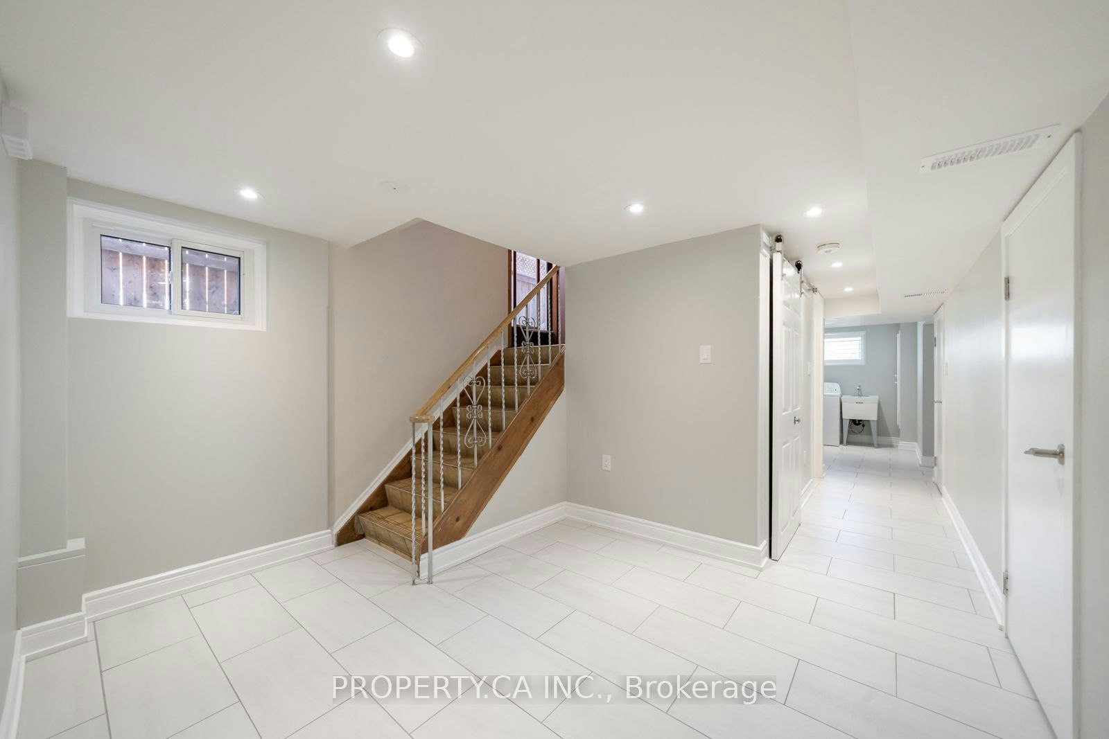 Bsmt-14 Alladin Avenue, Toronto, ON, M6L 1S5 - 3