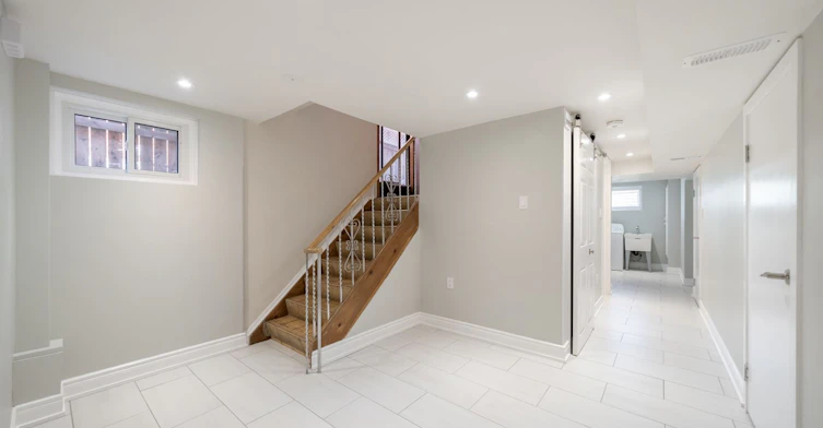 Bsmt-14 Alladin Avenue, Toronto, ON, M6L 1S5 - 3