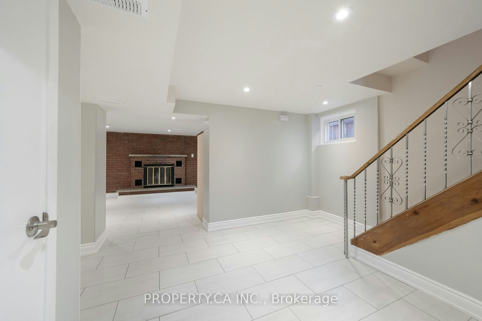 Bsmt-14 Alladin Avenue, Toronto, ON, M6L 1S5 - 4