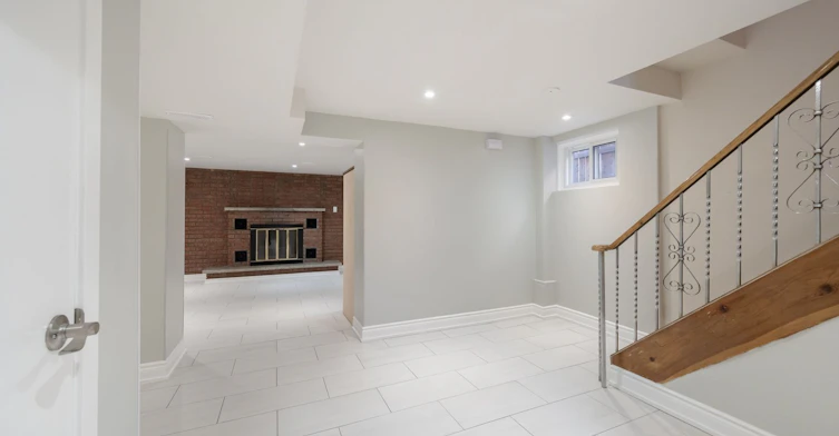 Bsmt-14 Alladin Avenue, Toronto, ON, M6L 1S5 - 4