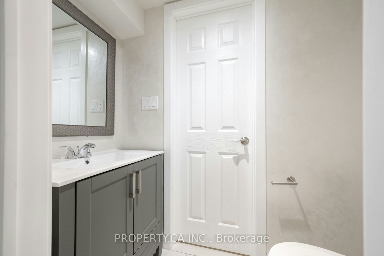 Bsmt-14 Alladin Avenue, Toronto, ON, M6L 1S5 - 14